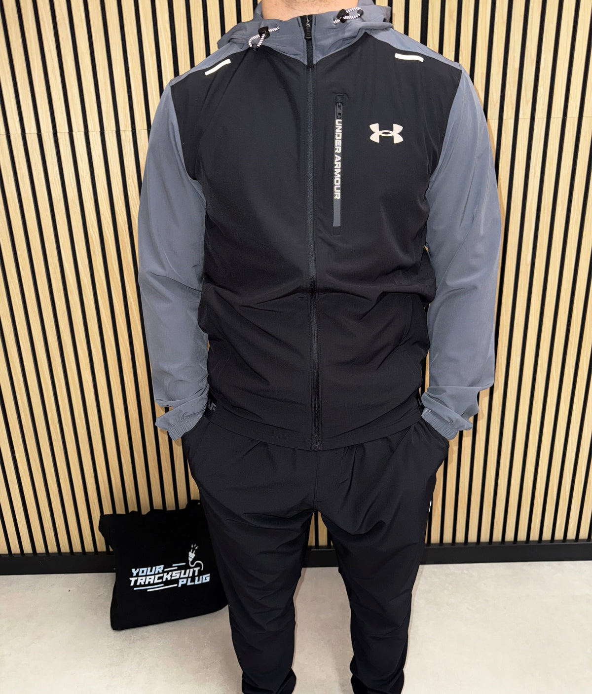 UNDER ARMOUR BLACK & GREY TRACKSUIT