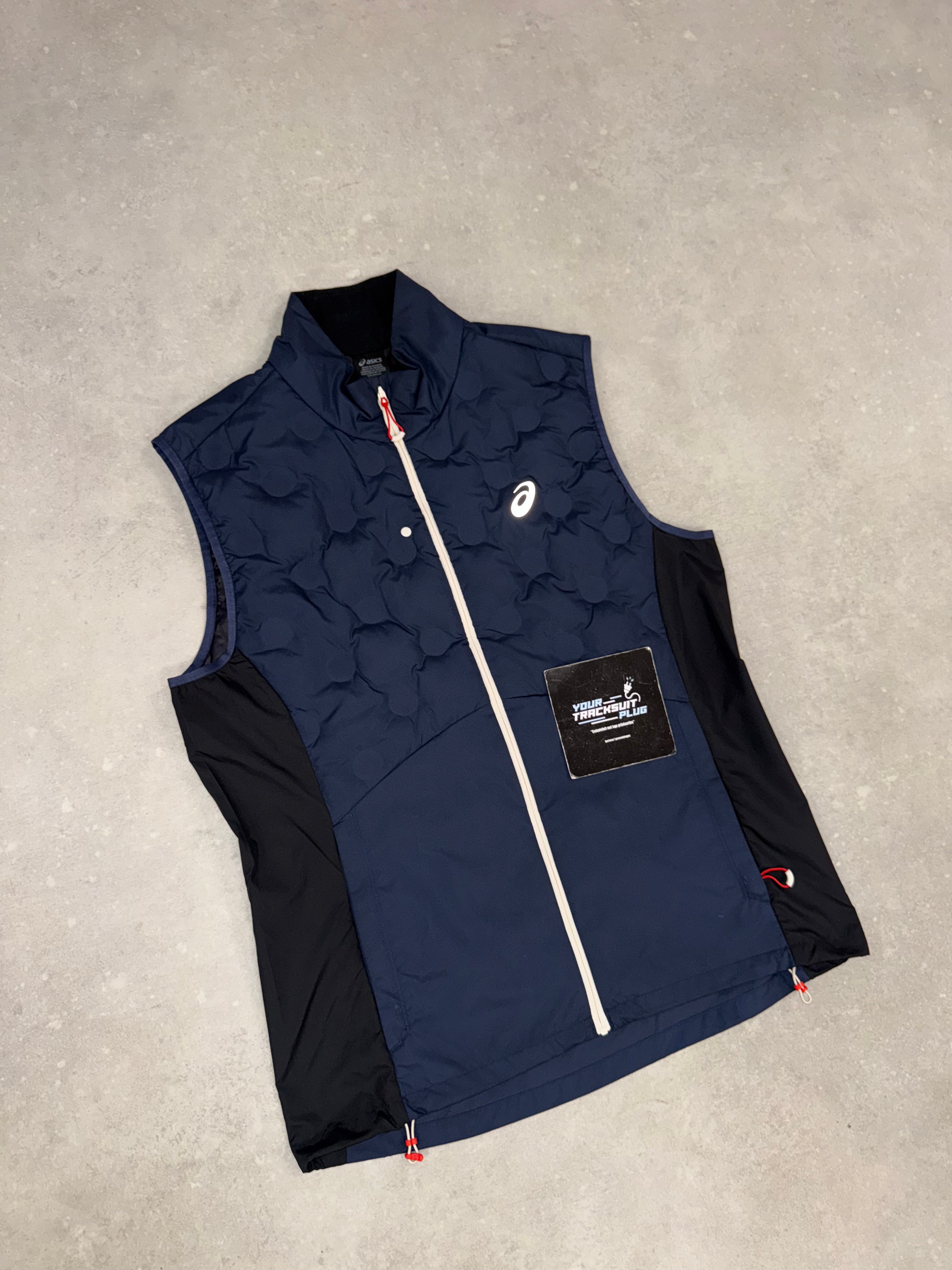 ASICS BODYWARMER BLUE // THE LATEST