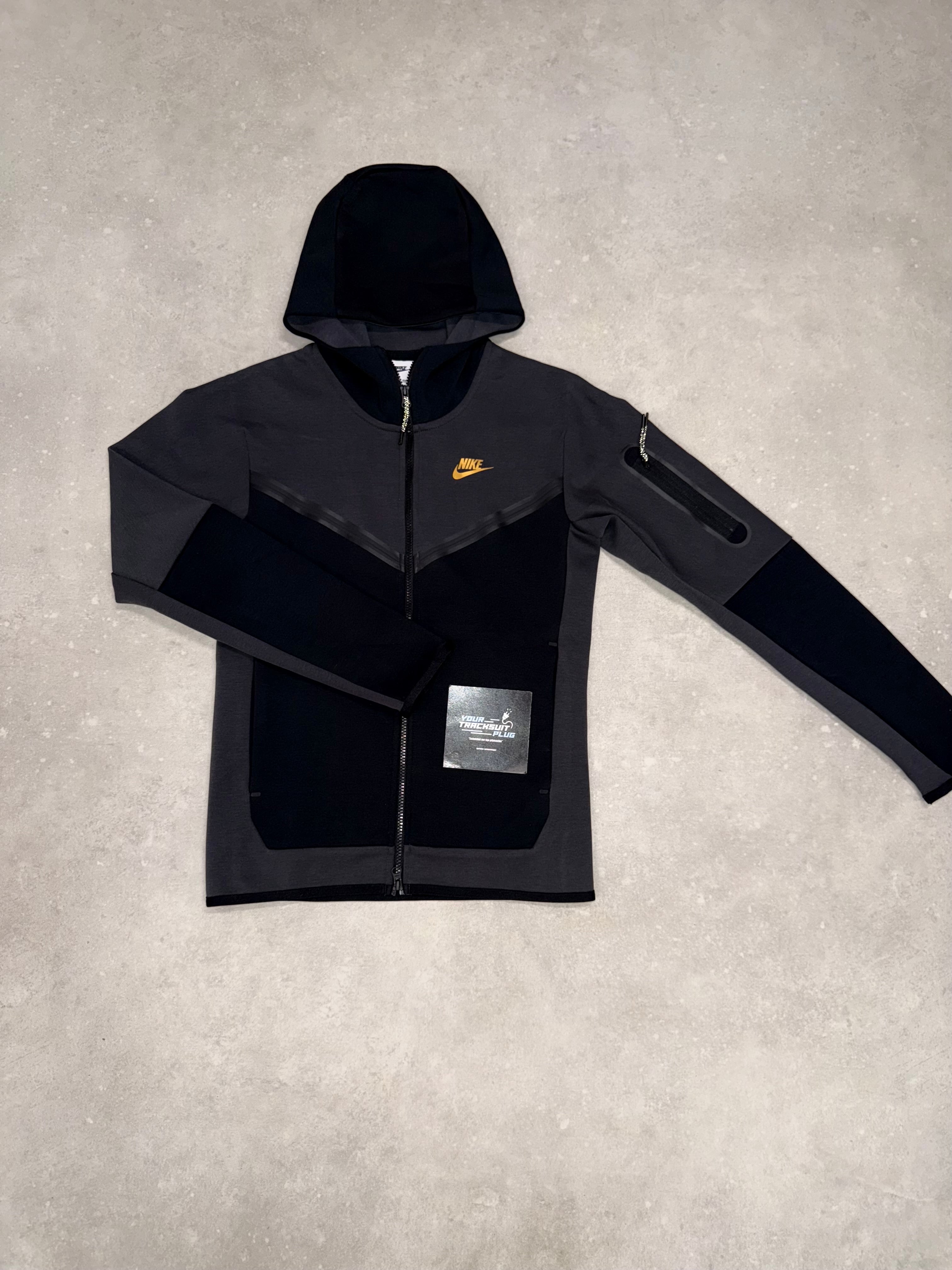 NIKE TECH FLEECE // VERY EXCLUSIVE