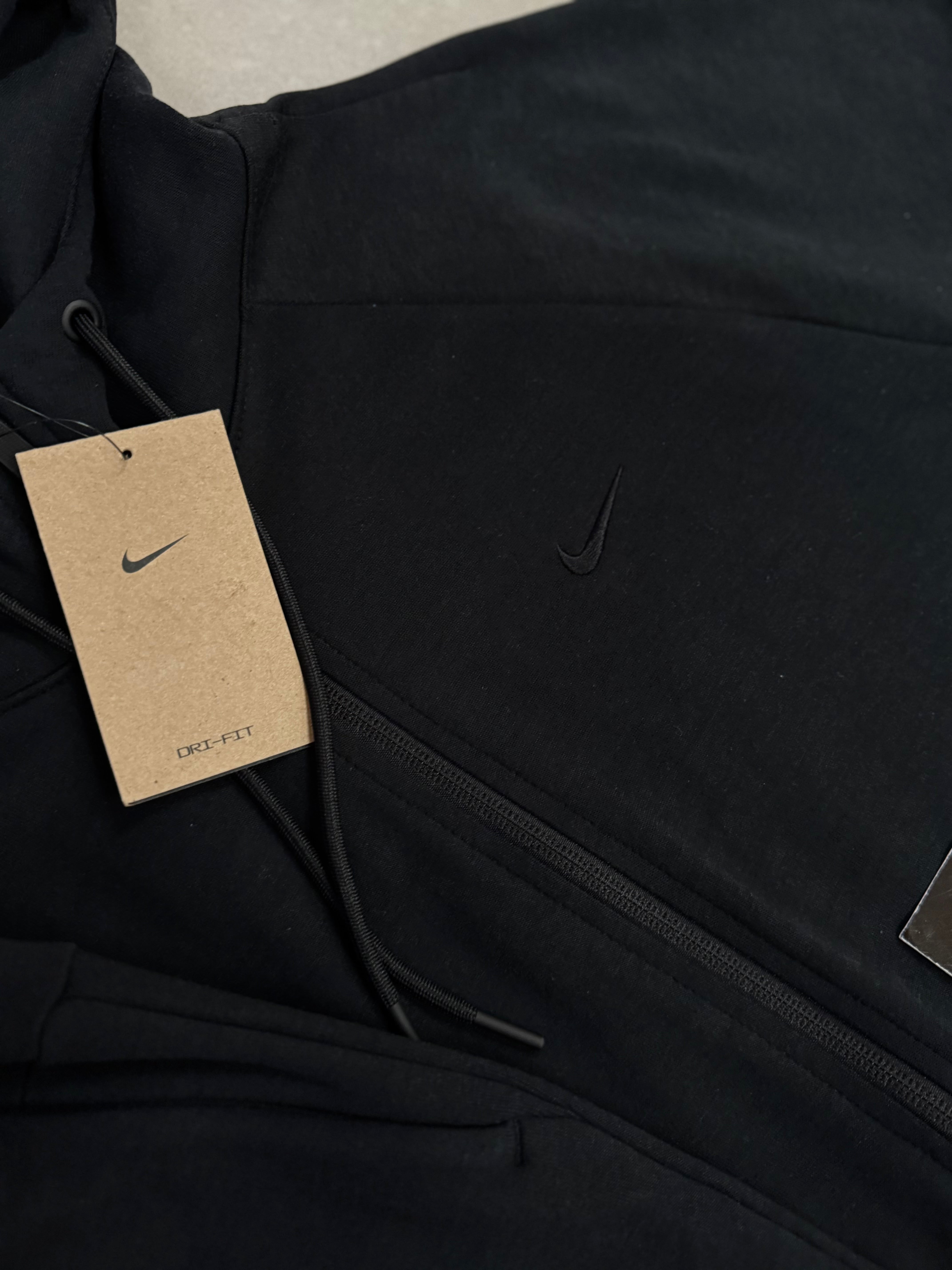 NIKE TRACKSUIT BLACK // THE LATEST