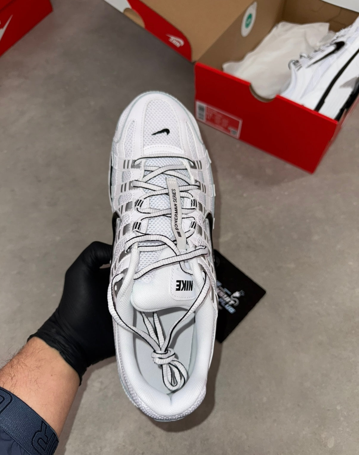 NIKE P6000 BLACK & WHITE