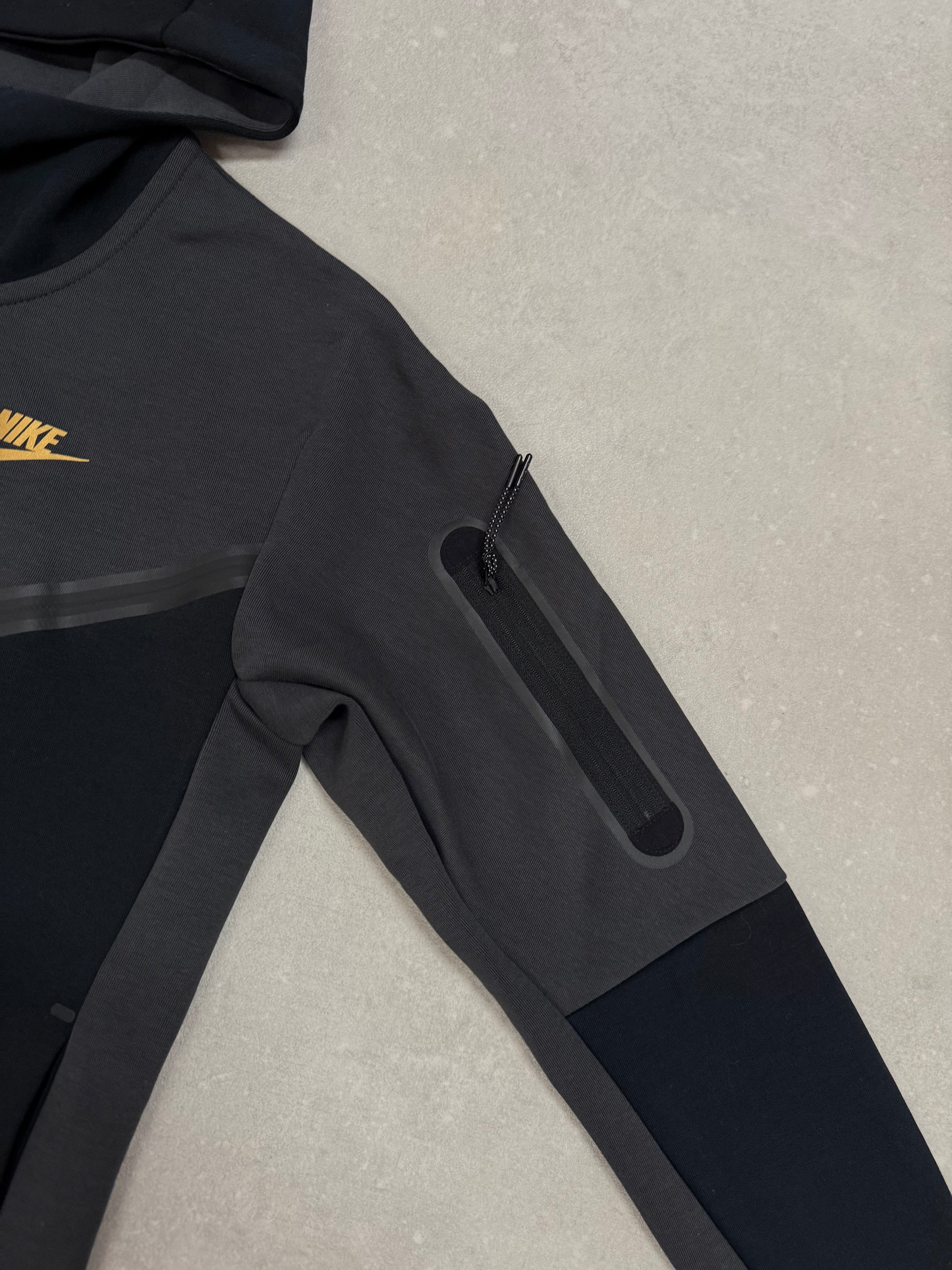 NIKE TECH FLEECE // VERY EXCLUSIVE