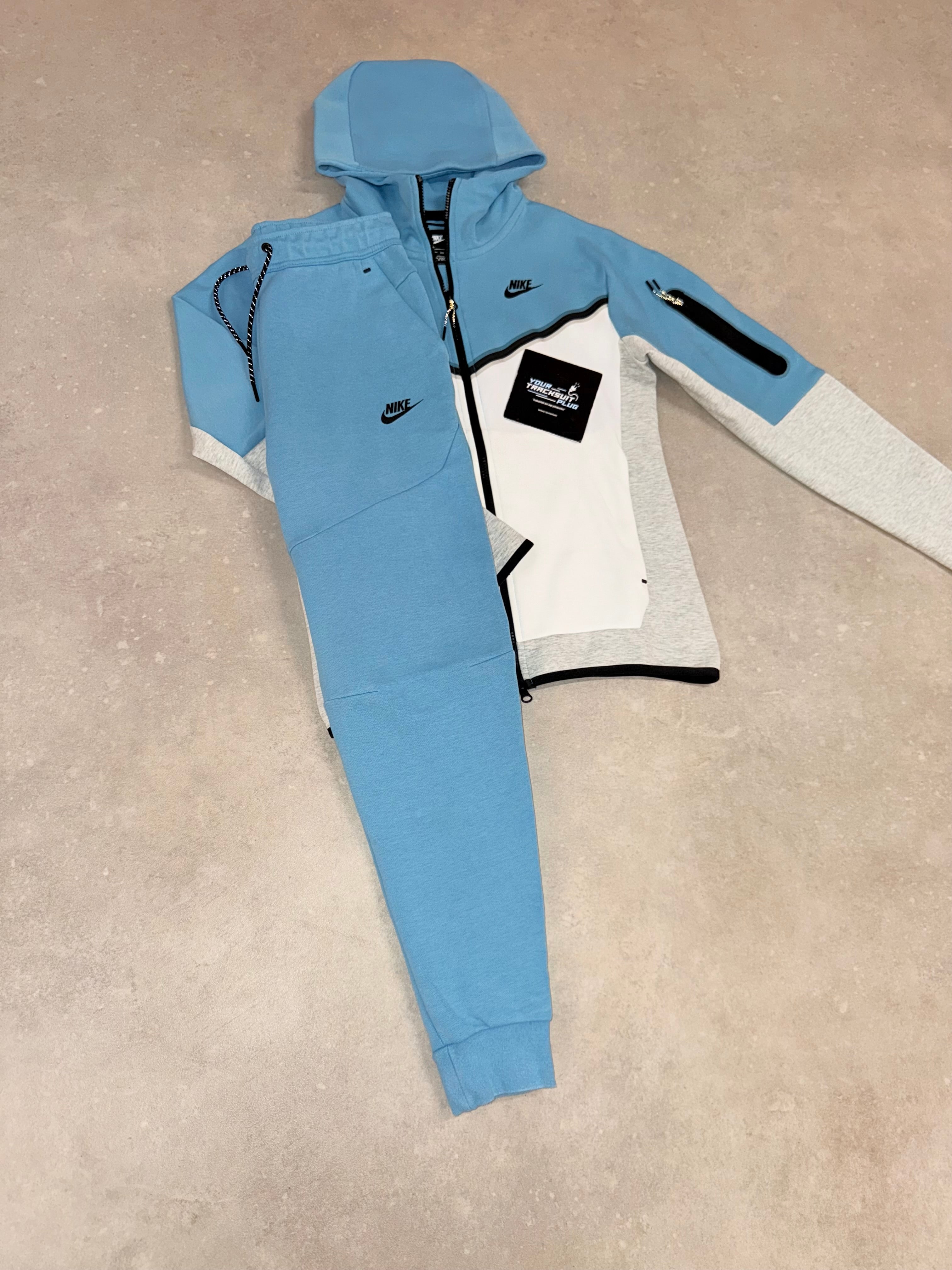 NIKE TECH FLEECE OLD SEASON // EXCLUSIVE BABY BLUE & WHITE