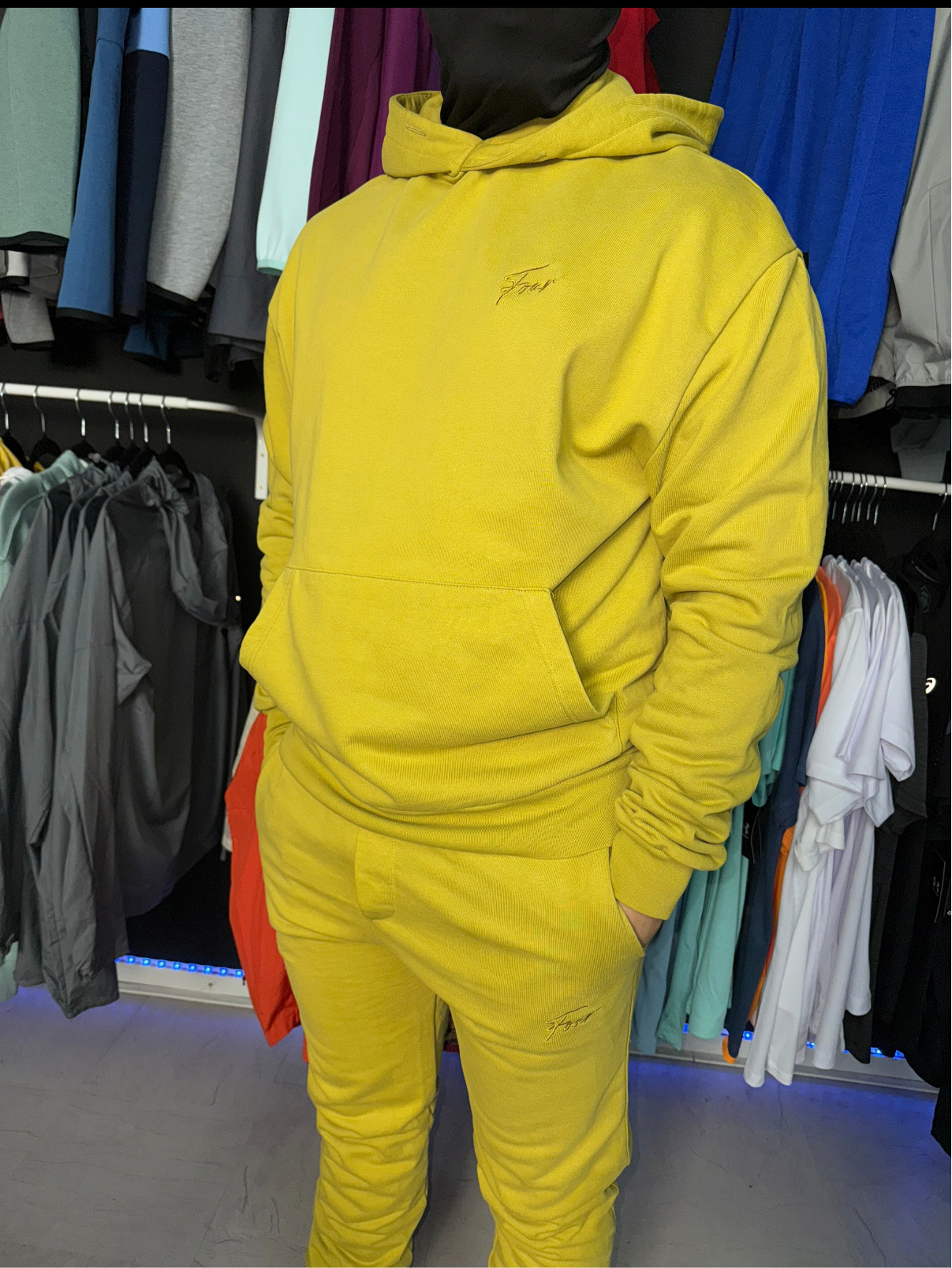 FOUR TRACKSUIT // EXCLUSIEF