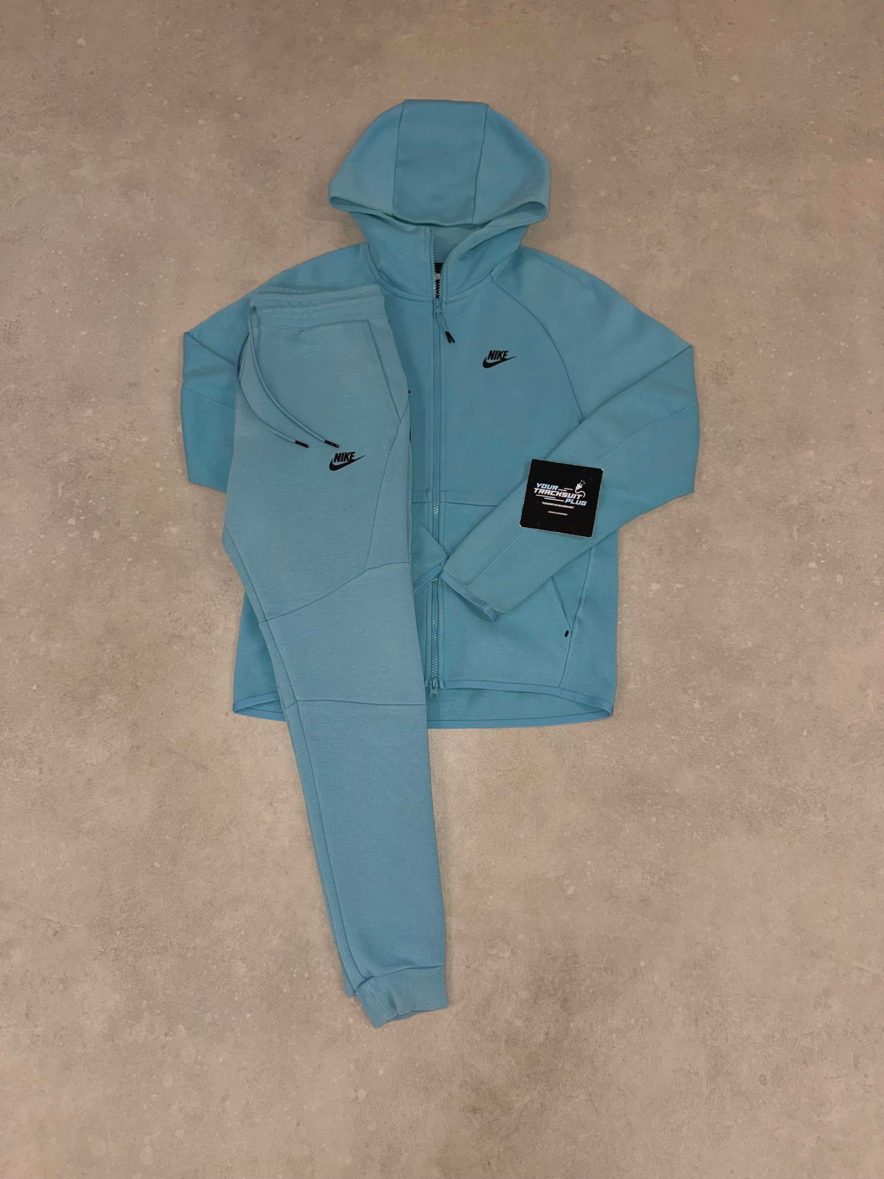 NIKE TECH FLEECE OLD SEASON BABY BLUE // VERY VERY EXCLUSIVE