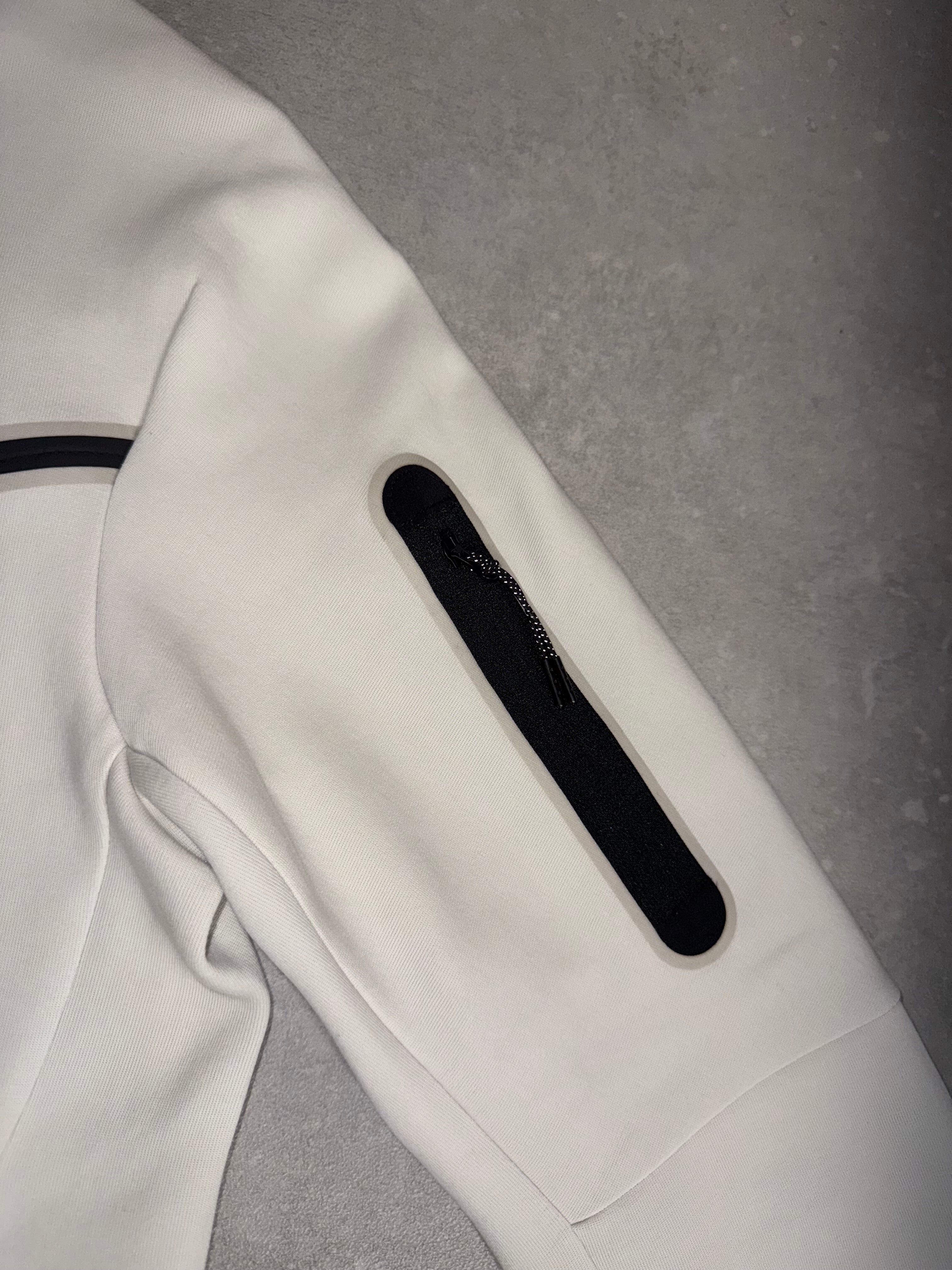 NIKE TECH FLEECE // LIMITED EDITION
