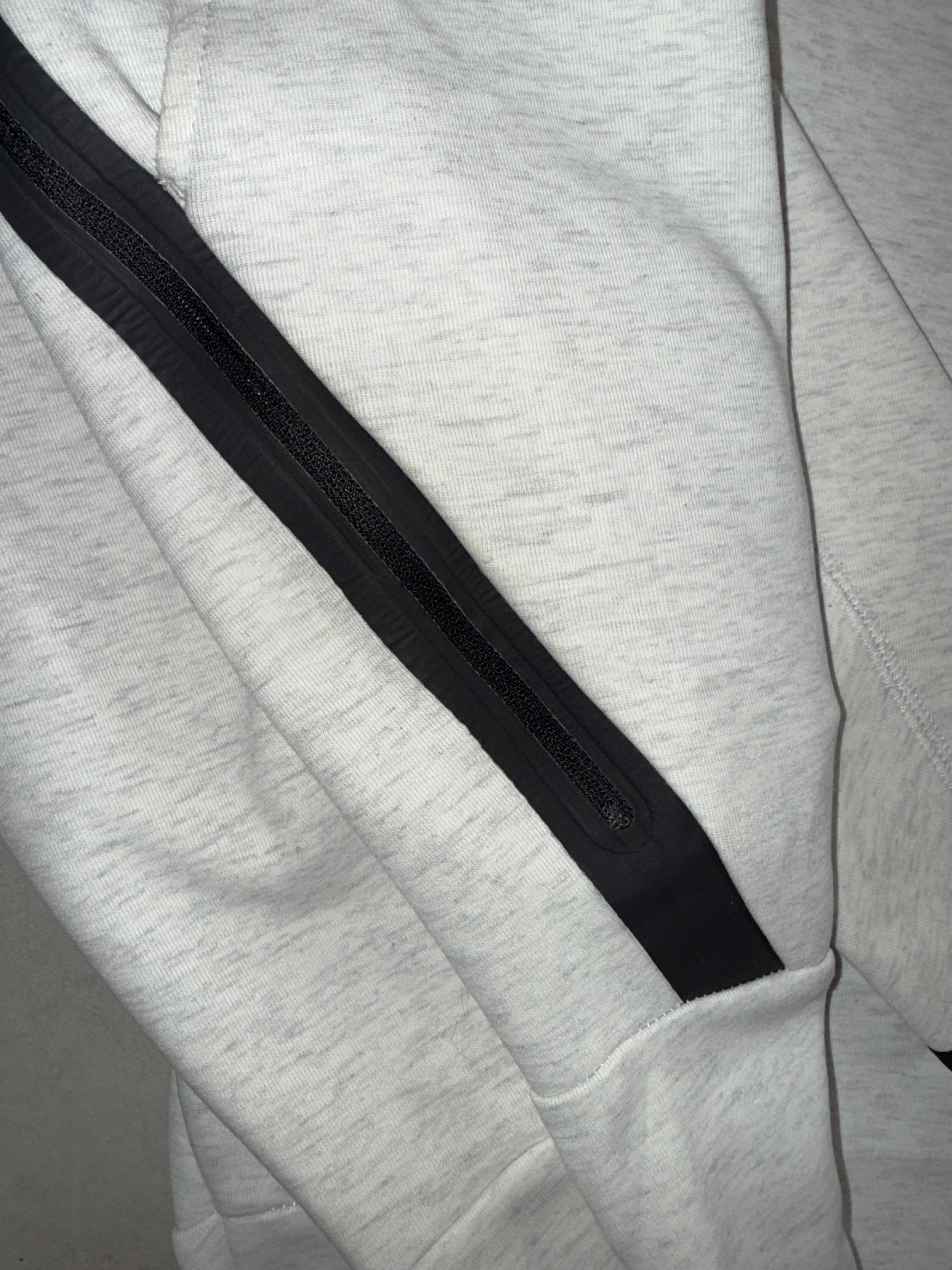 NIKE TECH FLEECE OLD SEASON WHITE // VERY EXCLUSIVE