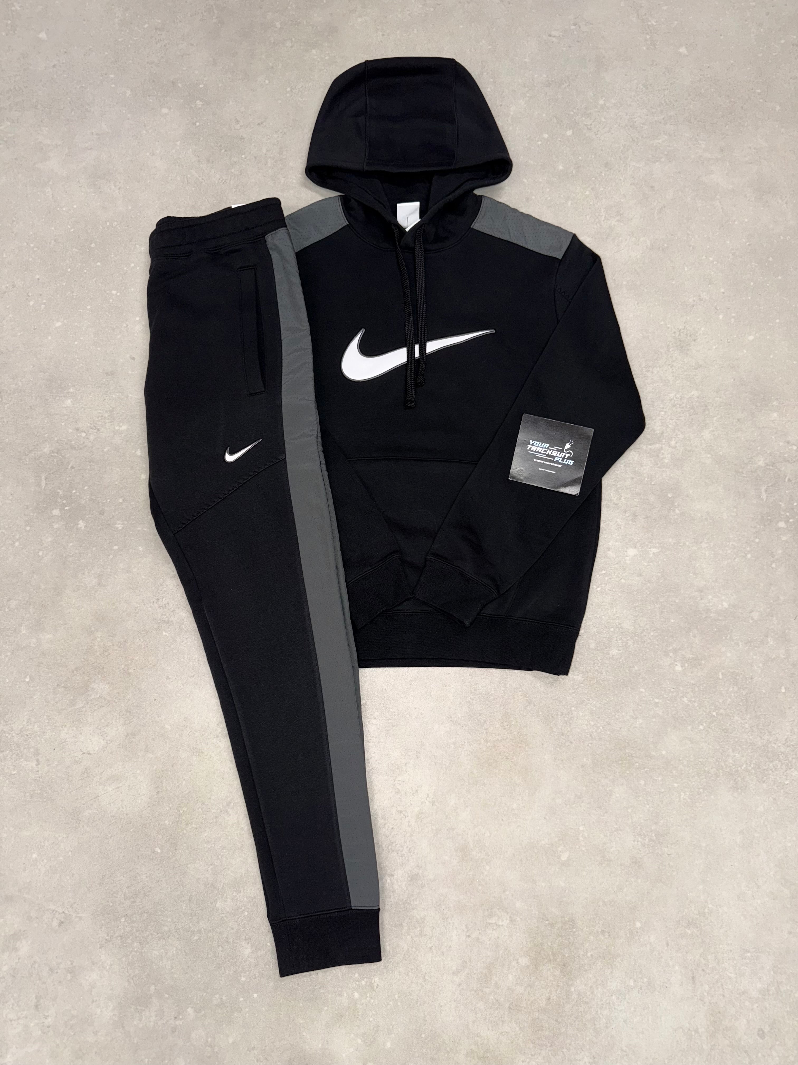 NIKE TRACKSUIT
