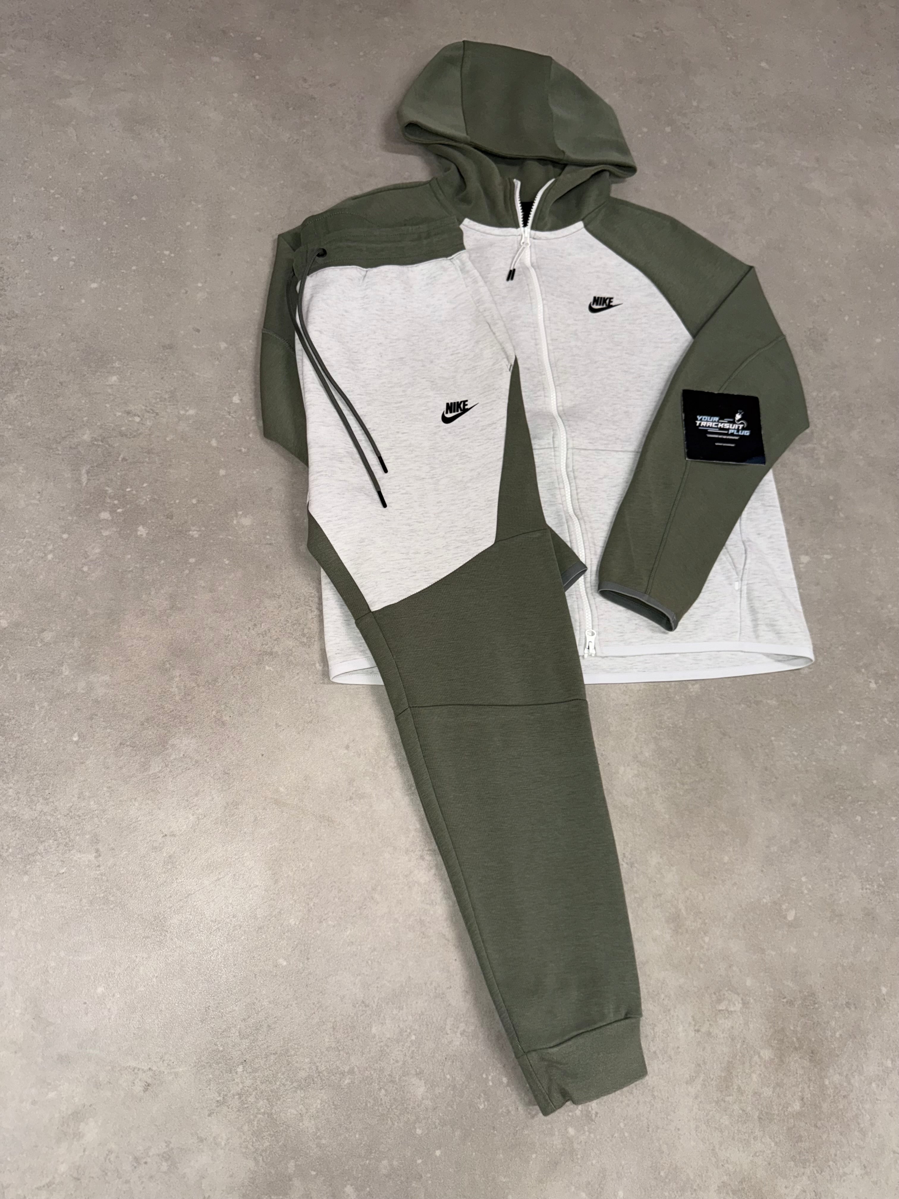 NIKE TECH FLEECE OLD SEASON // VERY EXCLUSIVE
