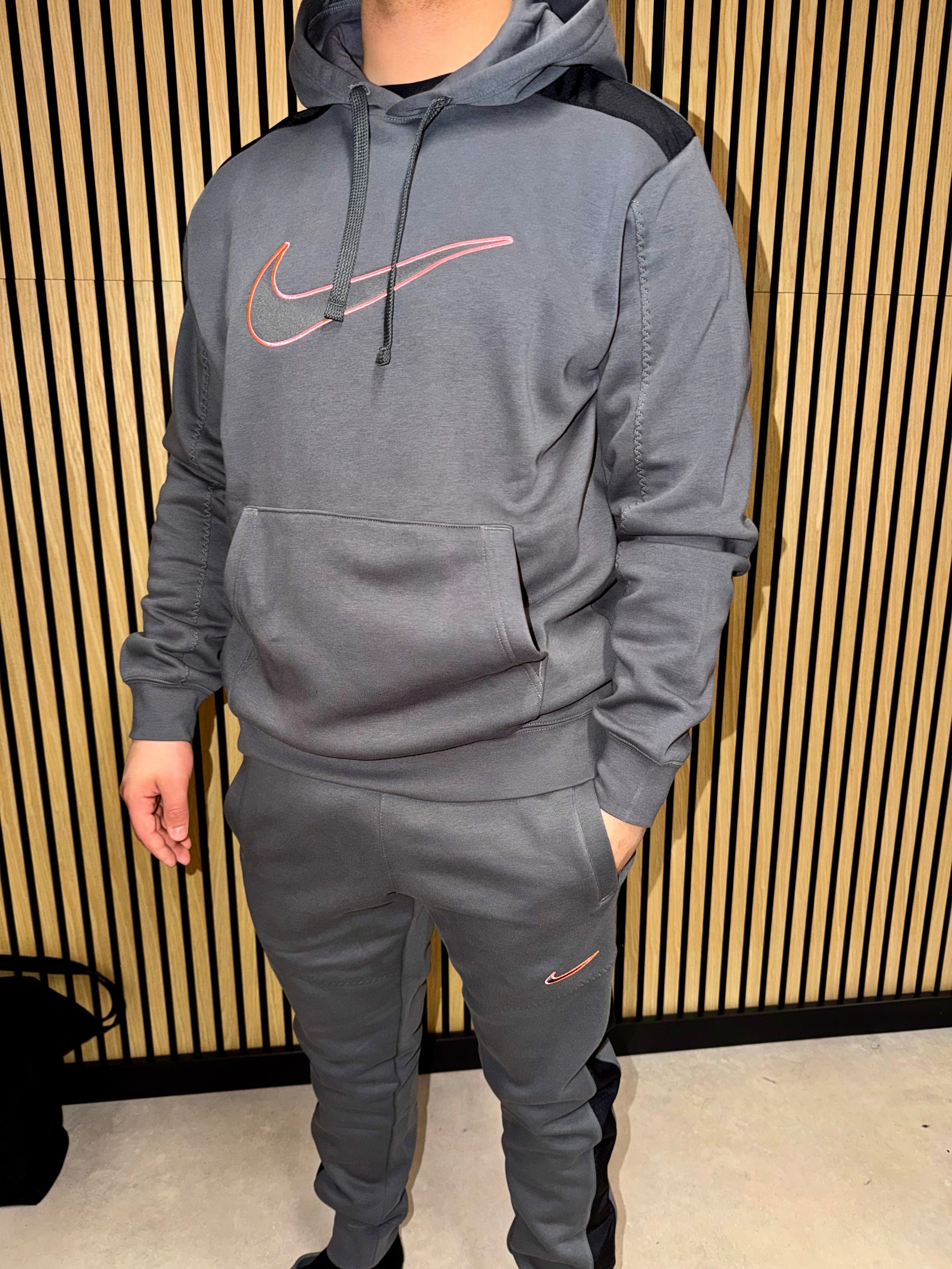 NIKE TRACKSUIT // HOODY EDITION