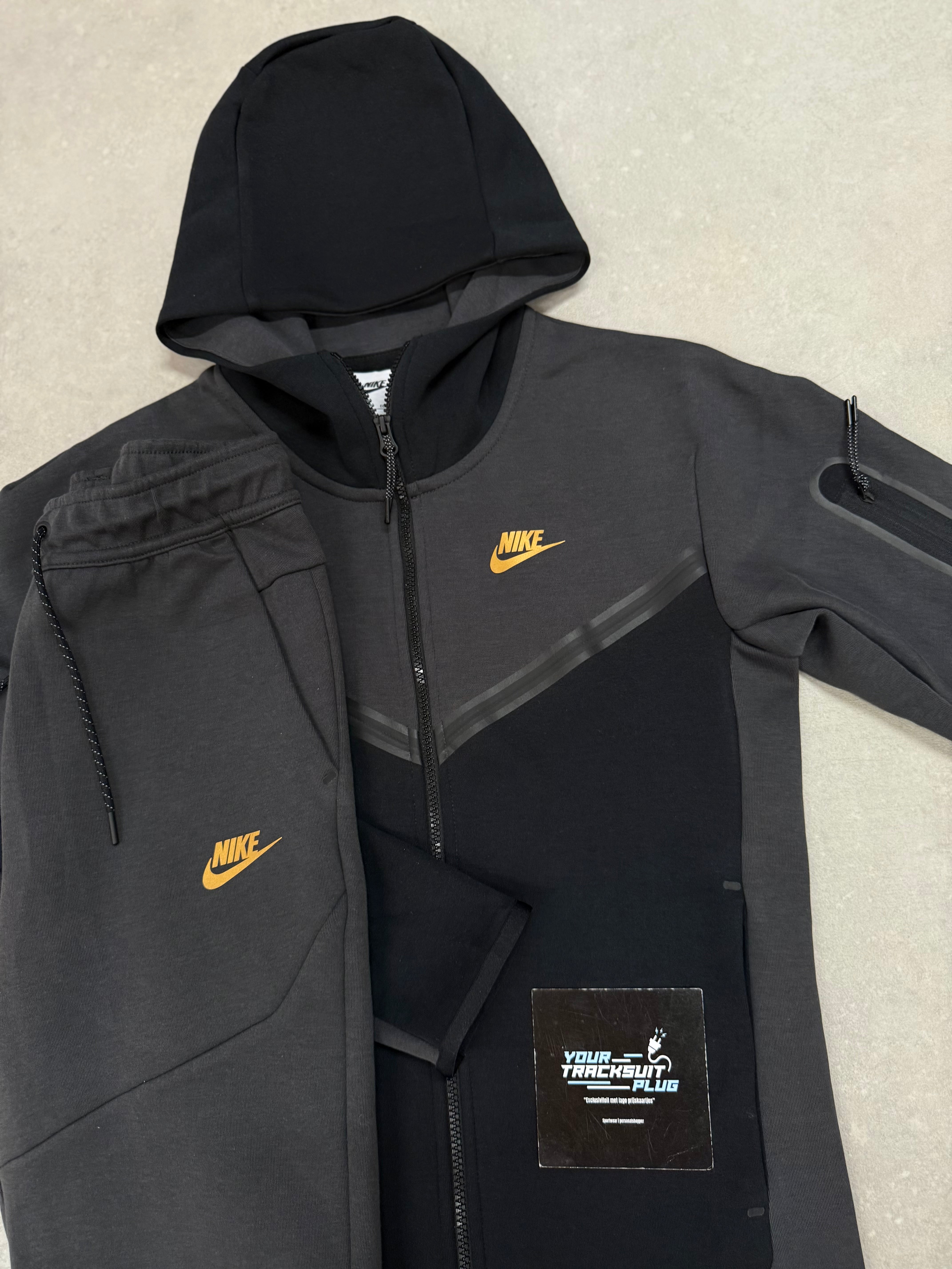 NIKE TECH FLEECE // VERY EXCLUSIVE