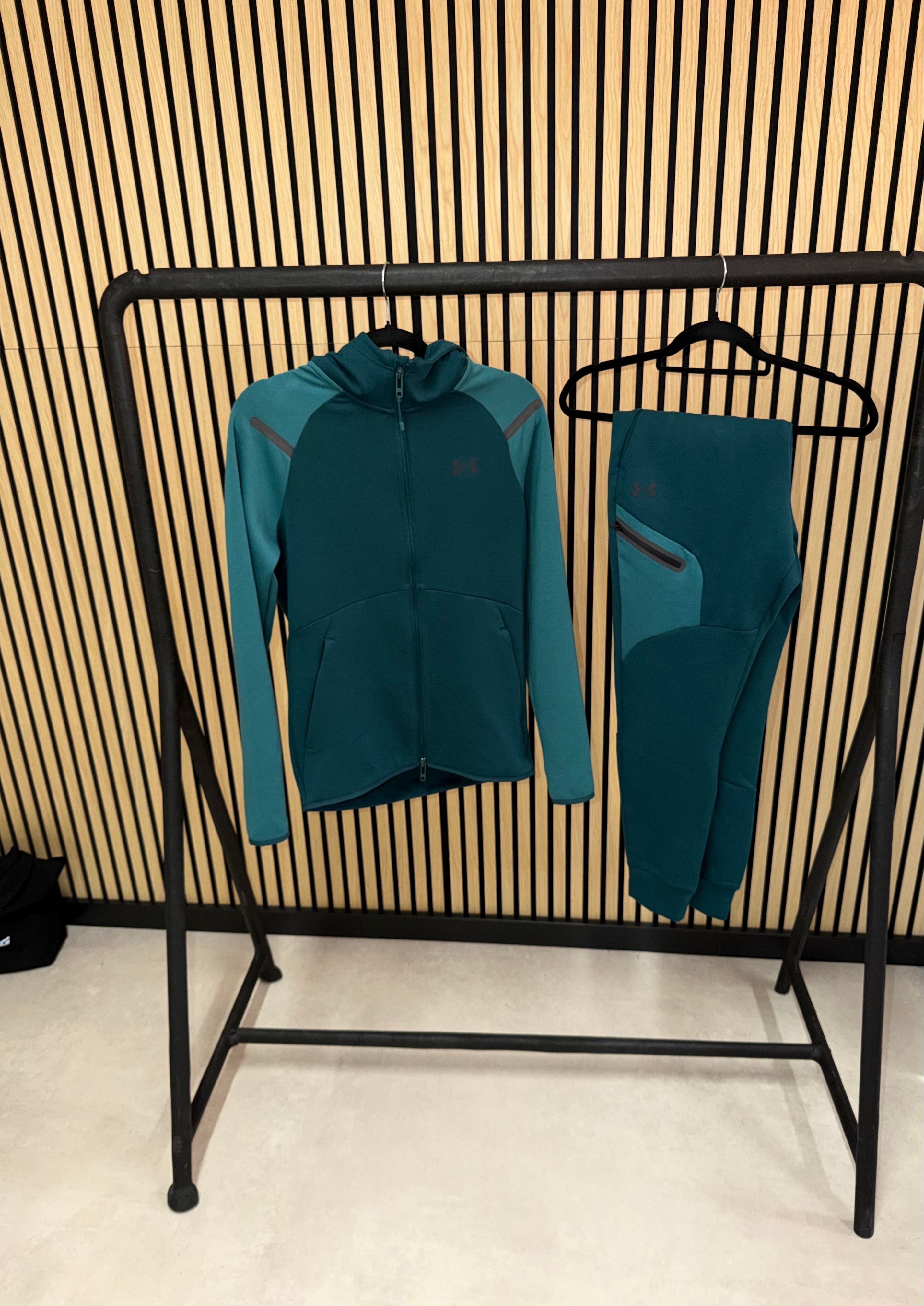 UNDER ARMOUR TRACKSUIT TECH FLEECE GREEN // THE LATEST