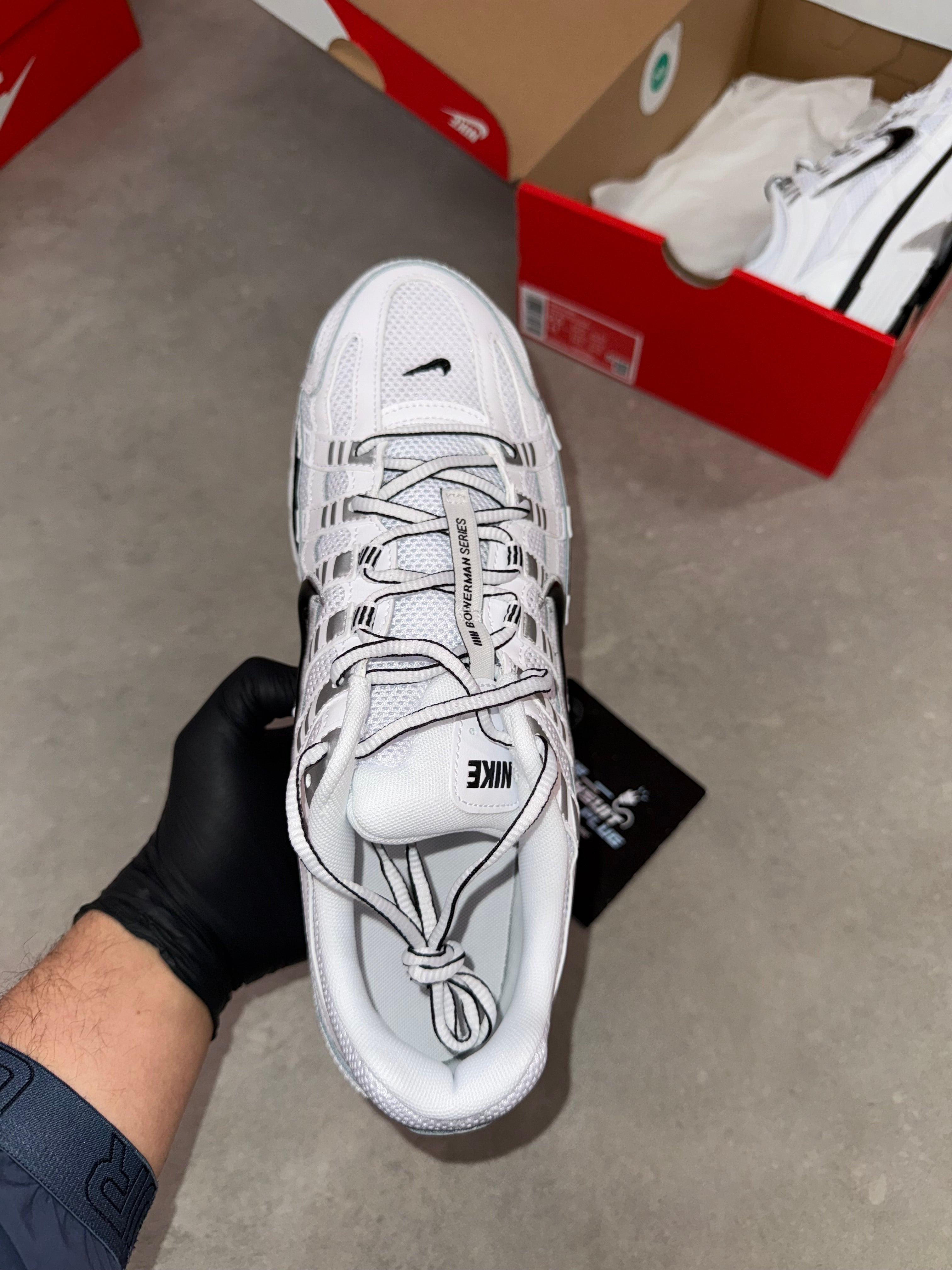 NIKE P6000 // BLACK & WHITE