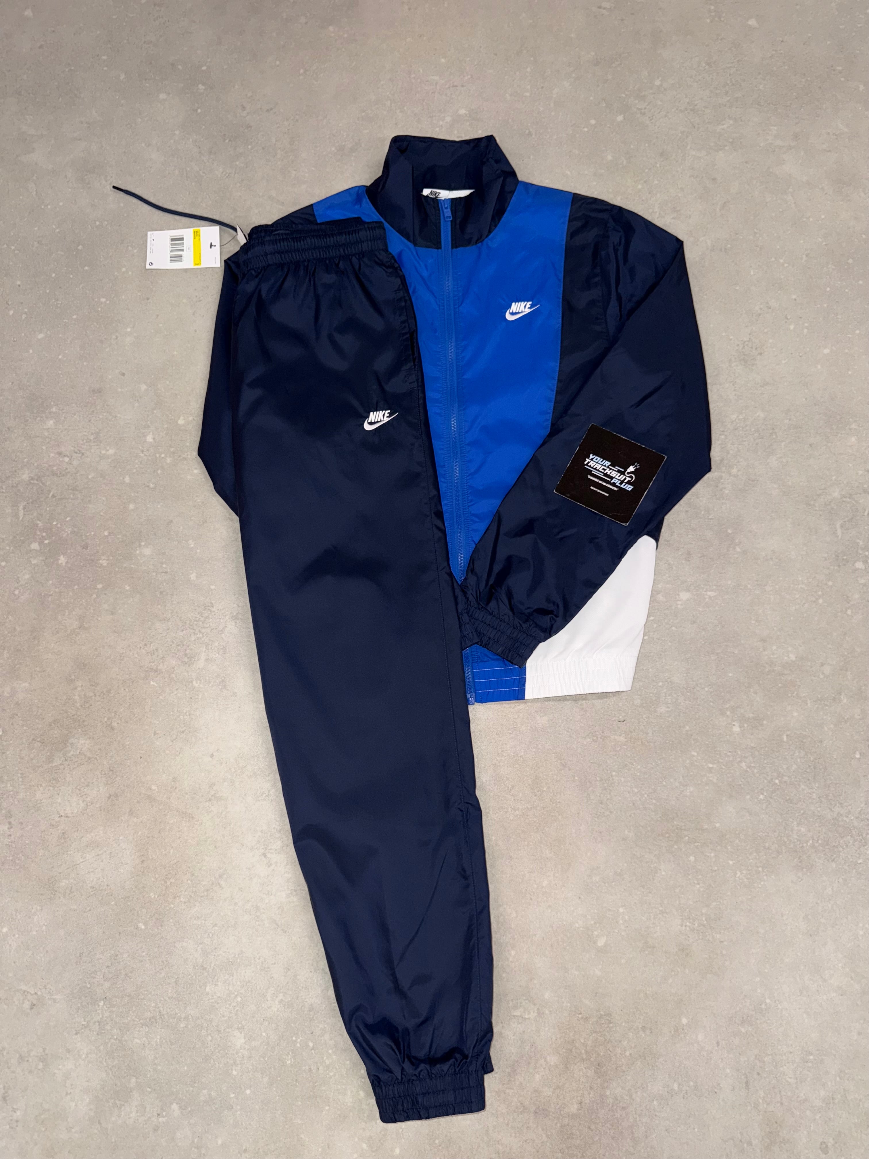NIKE TRACKSUIT