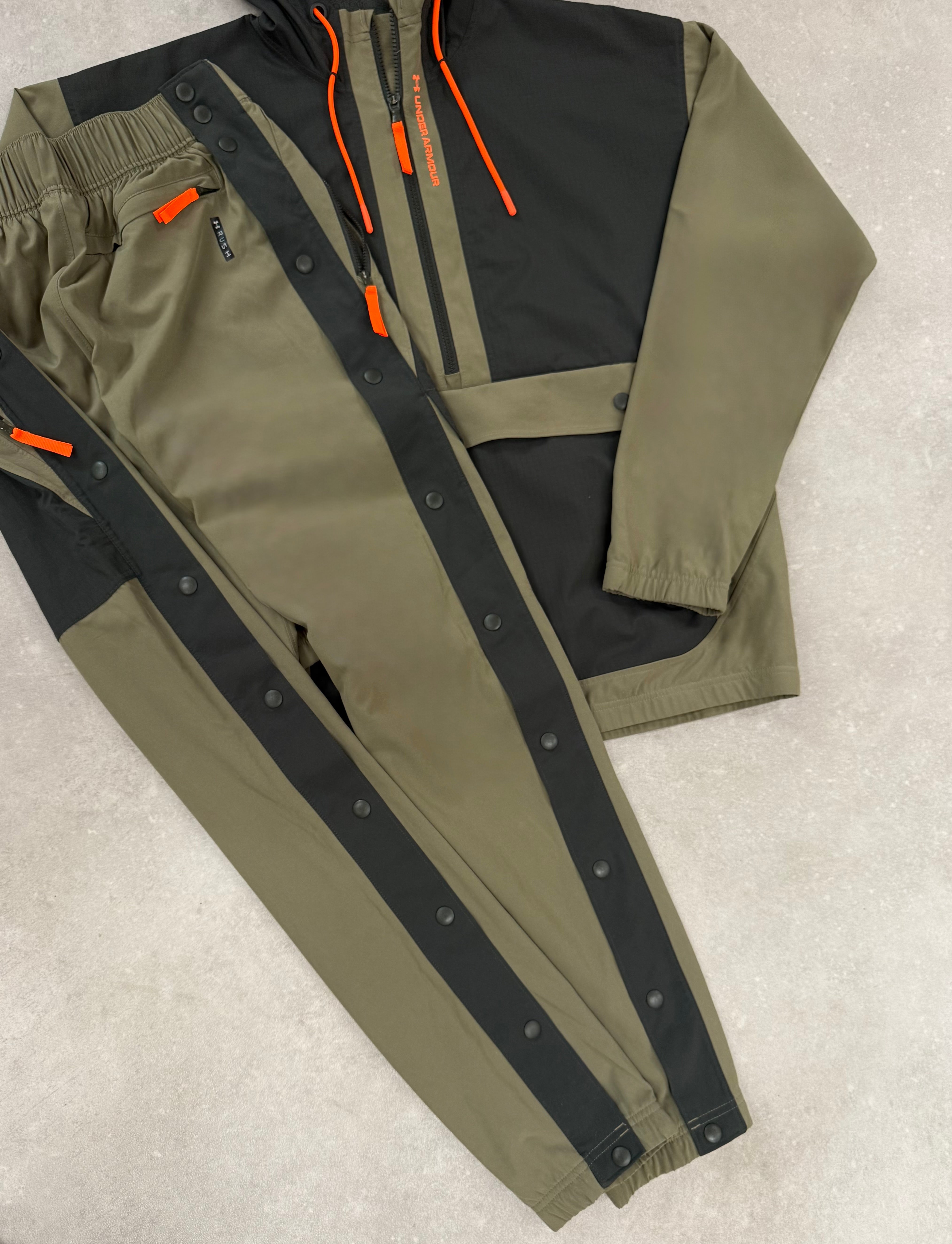 UNDER ARMOUR TRACKSUIT // VERY VERY EXCLUSIVE
