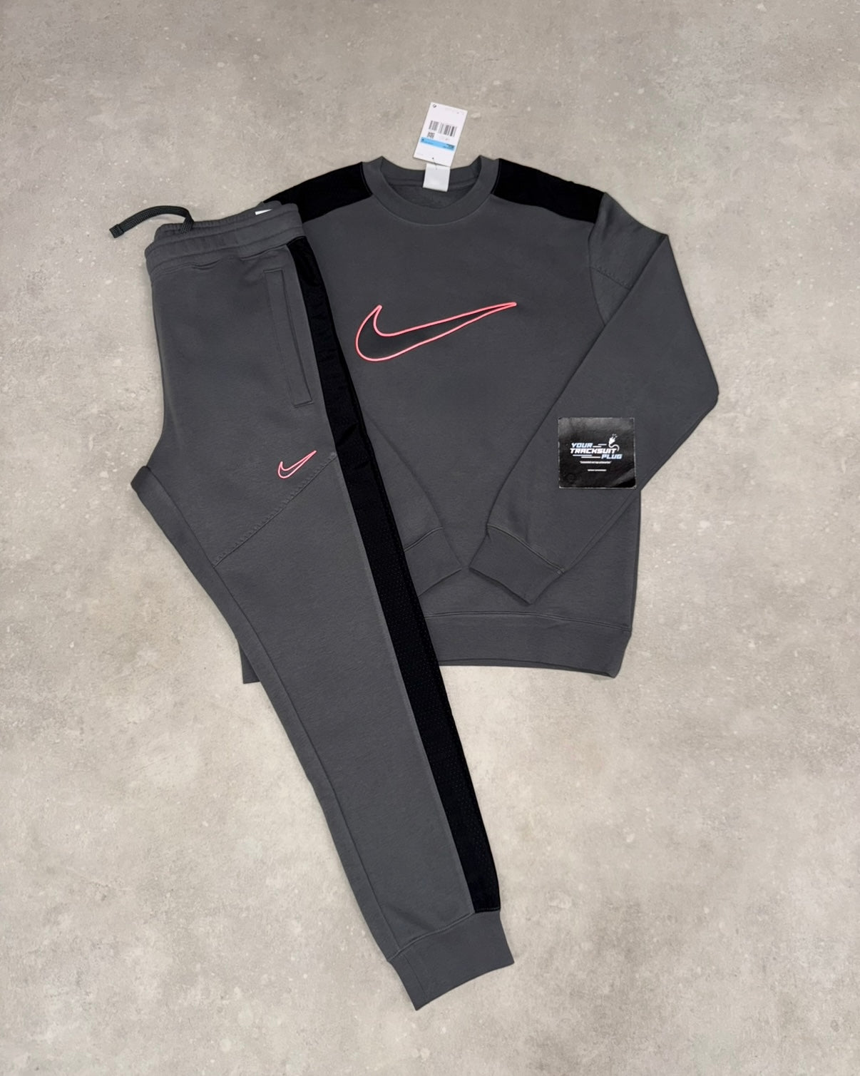 NIKE TRACKSUIT