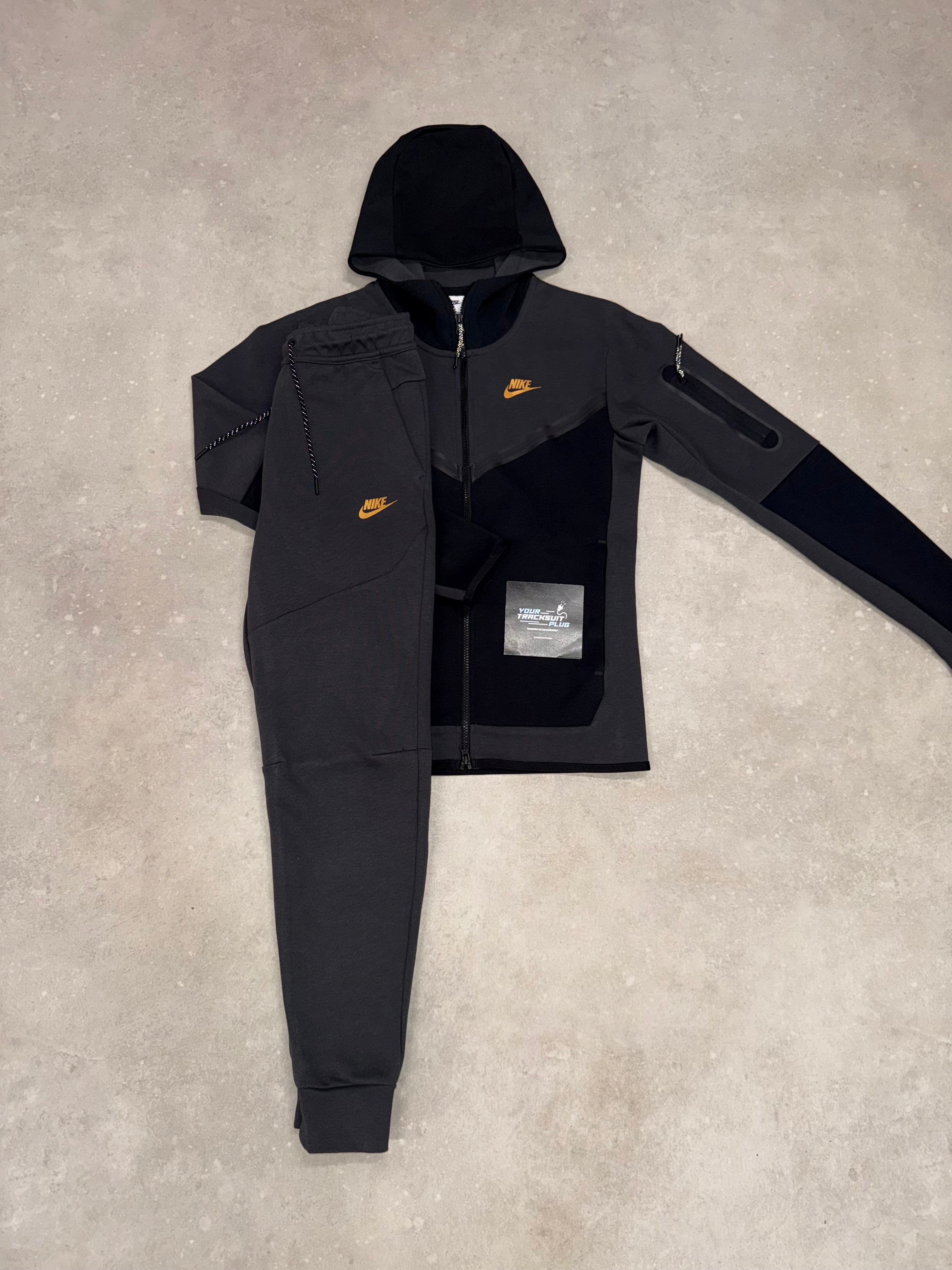 NIKE TECH FLEECE // VERY EXCLUSIVE