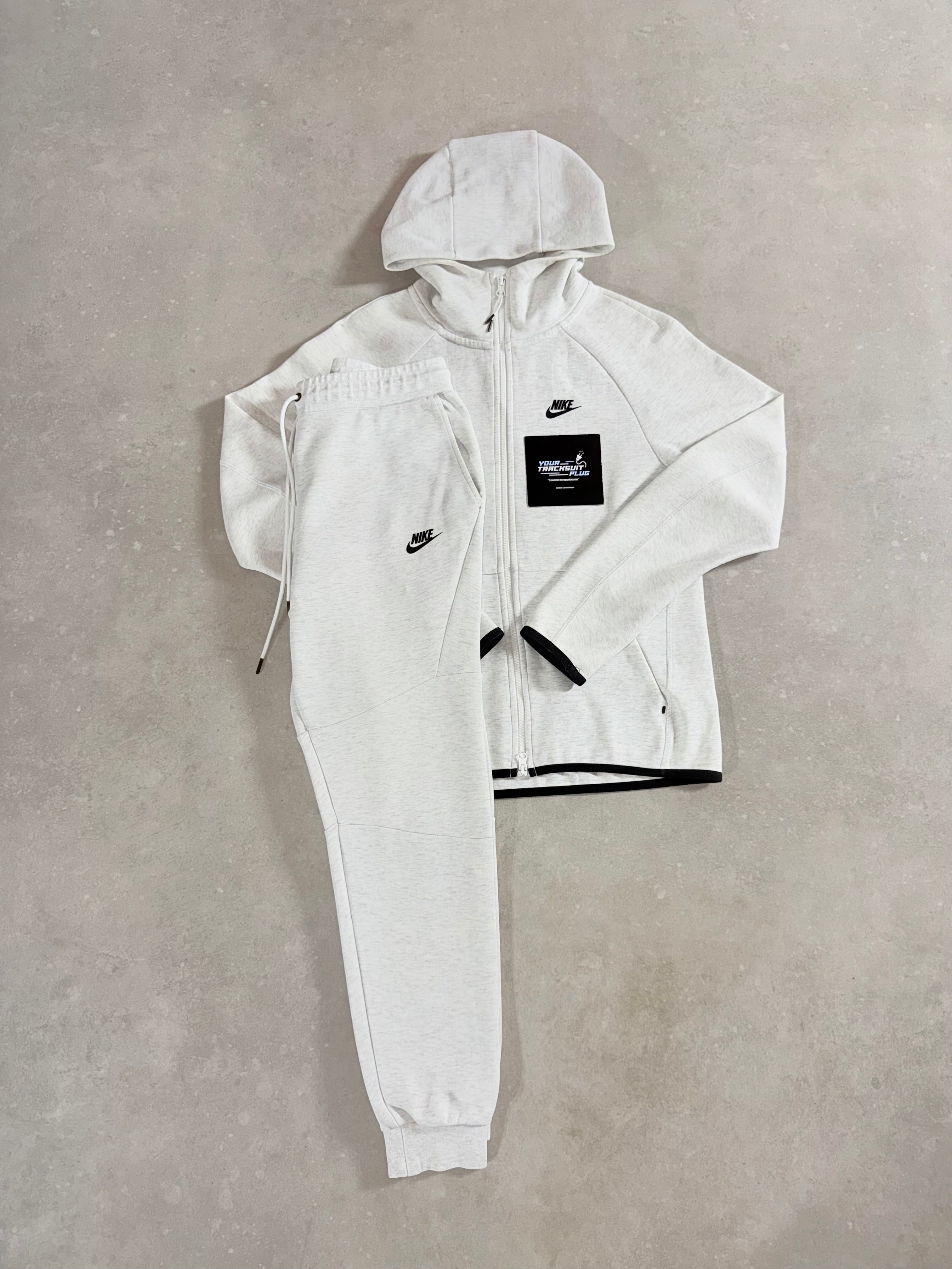 NIKE TECH FLEECE OLD SEASON WHITE // VERY EXCLUSIVE