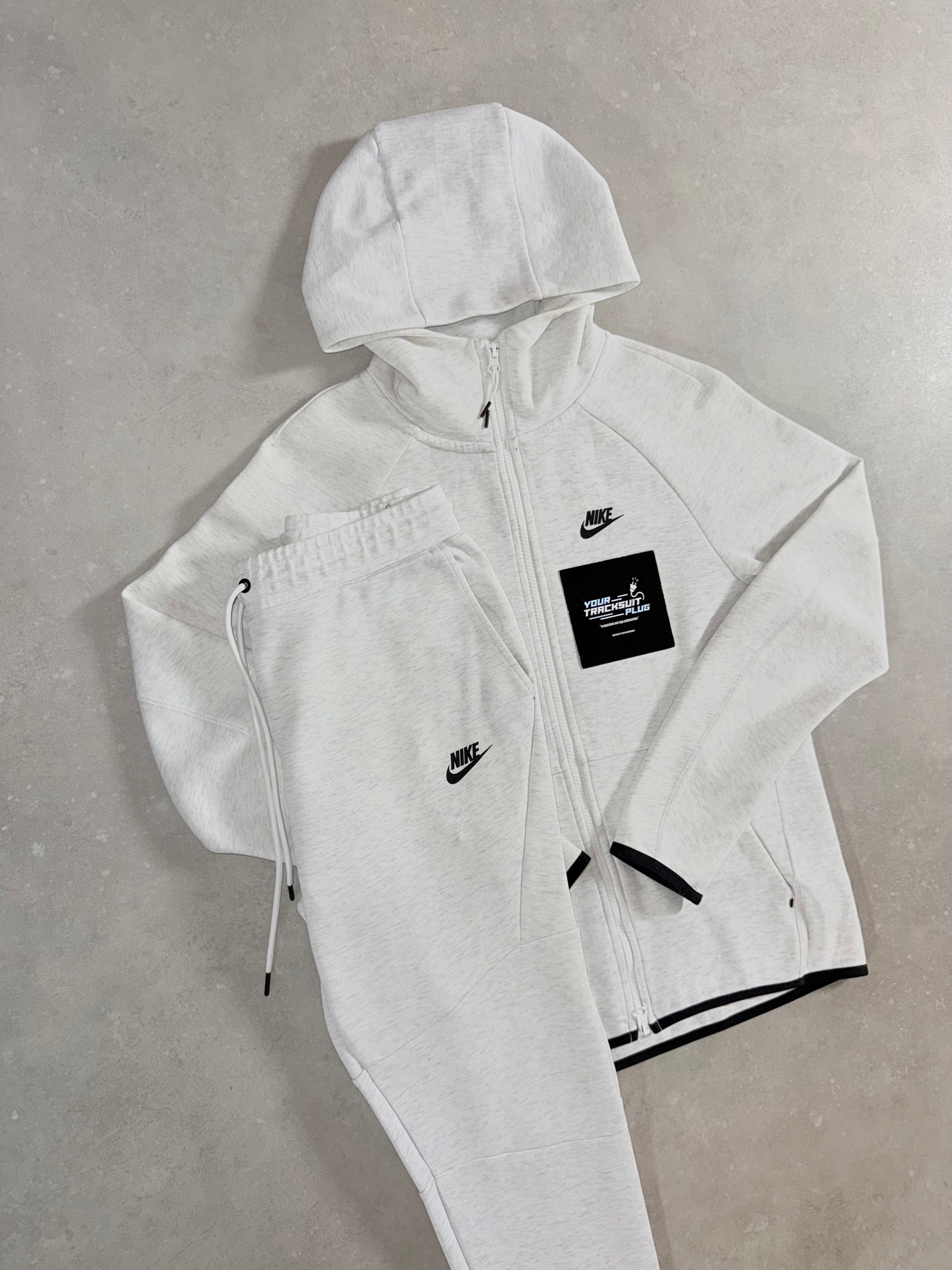 NIKE TECH FLEECE OLD SEASON WHITE // VERY EXCLUSIVE