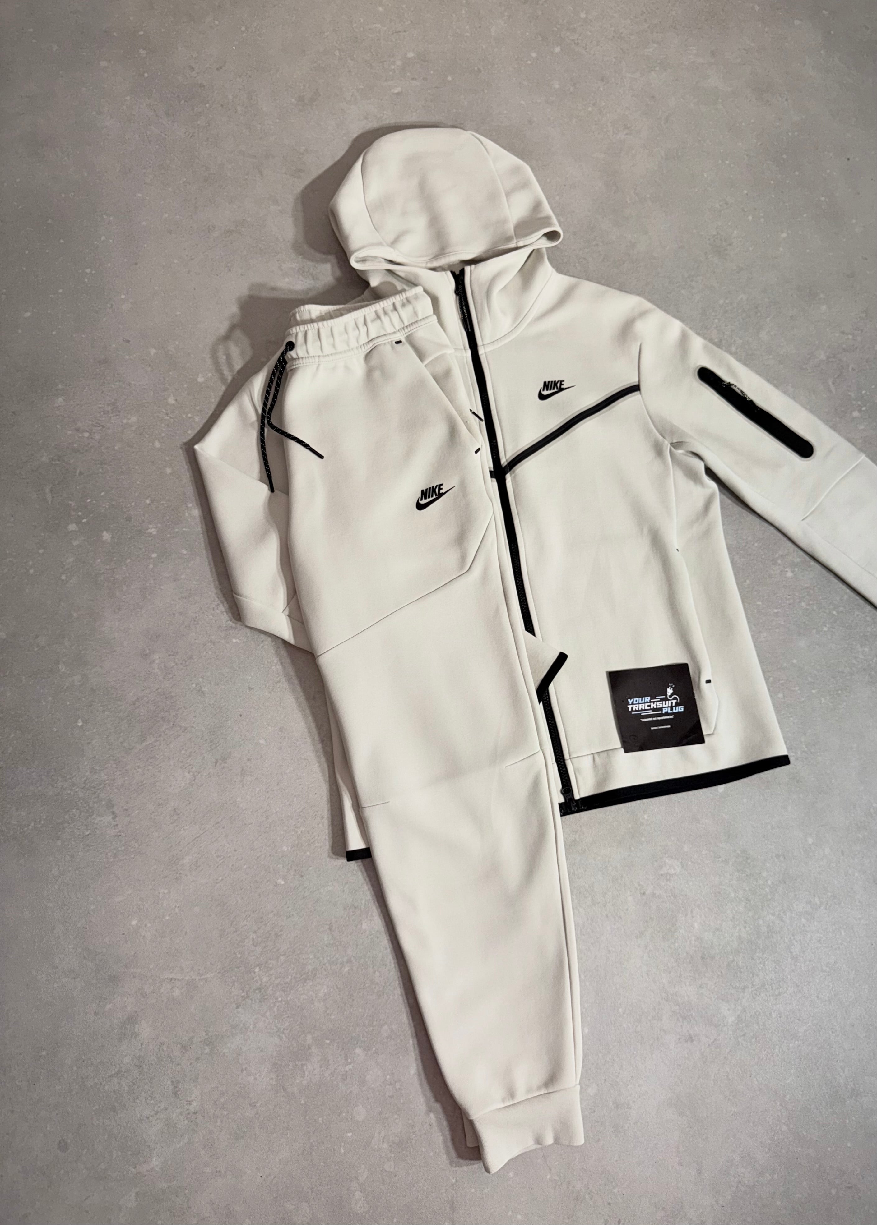 NIKE TECH FLEECE // LIMITED EDITION