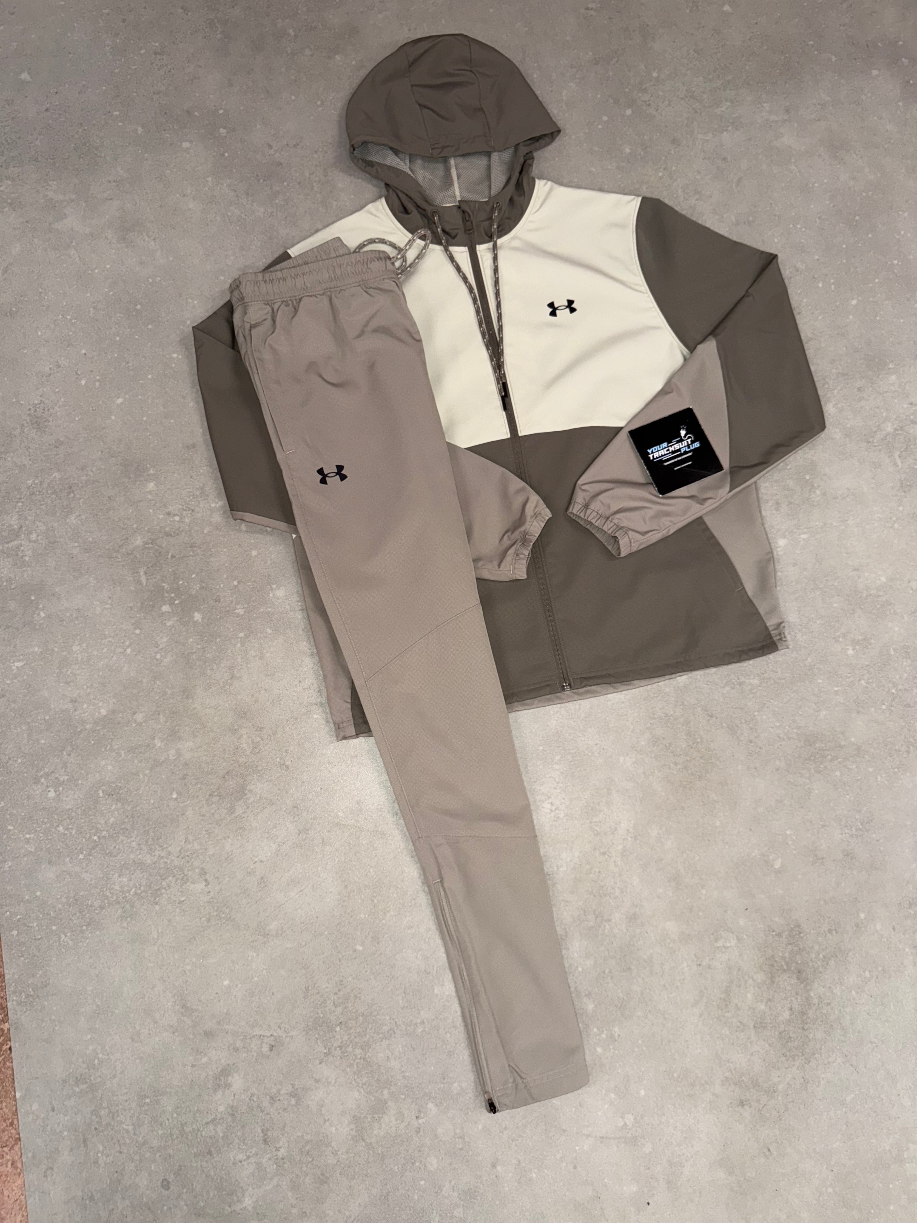 UNDER ARMOUR TRACKSUIT BEIGE // VERY EXCLUSIVE