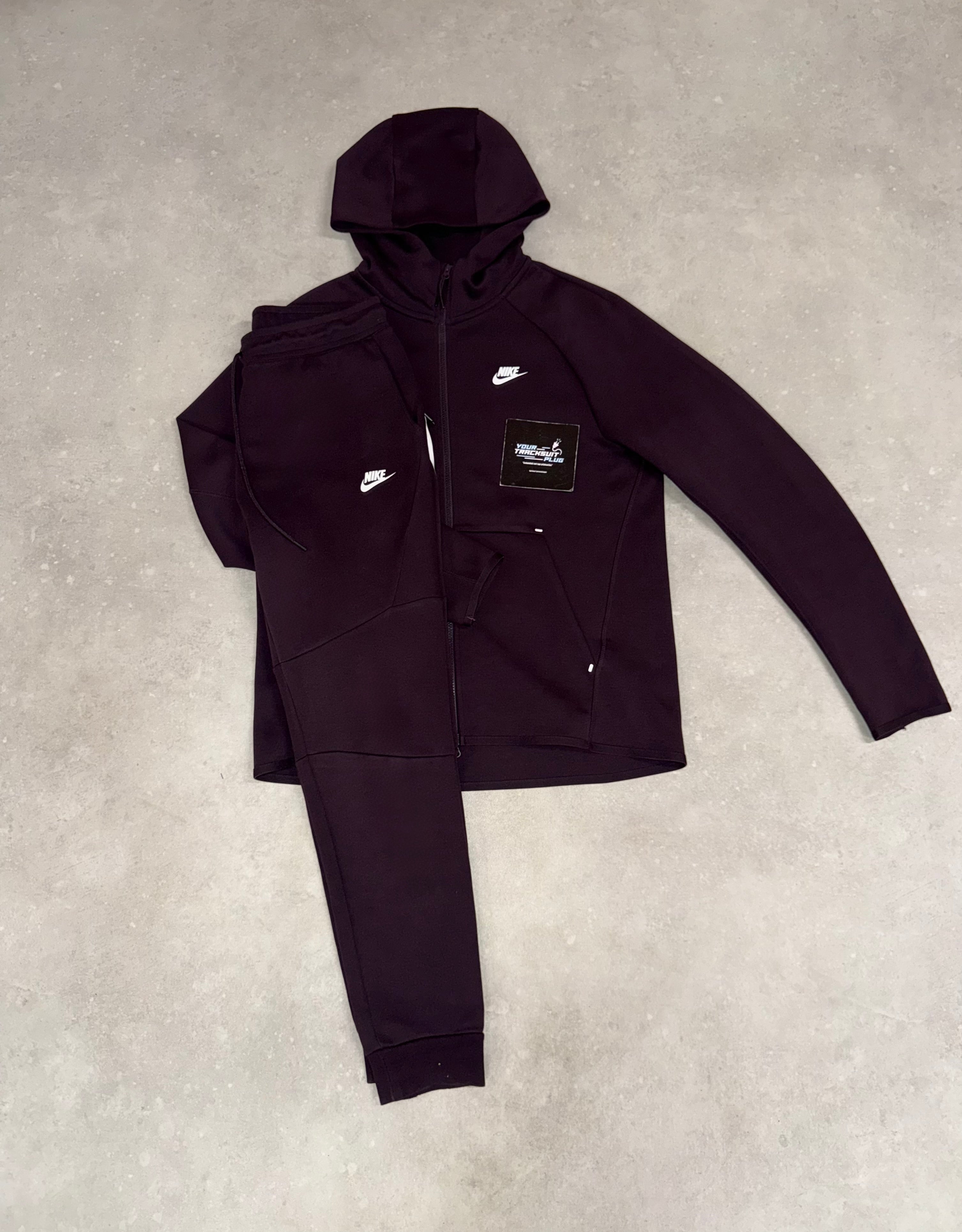 NIKE TECH FLEECE OLD SEASON BORDEAUX RED // VERY EXCLUSIVE