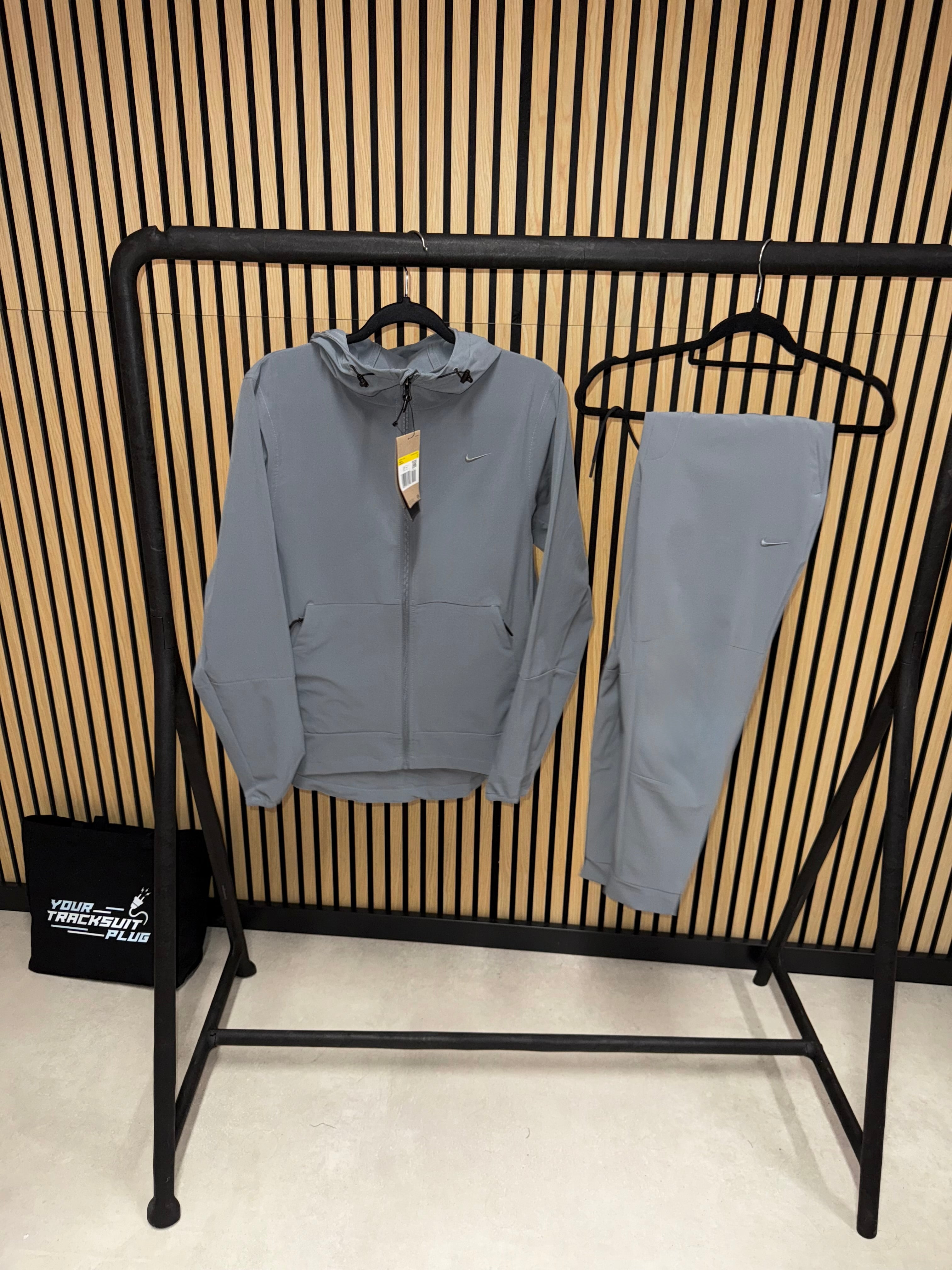 NIKE TRACKSUIT GREY