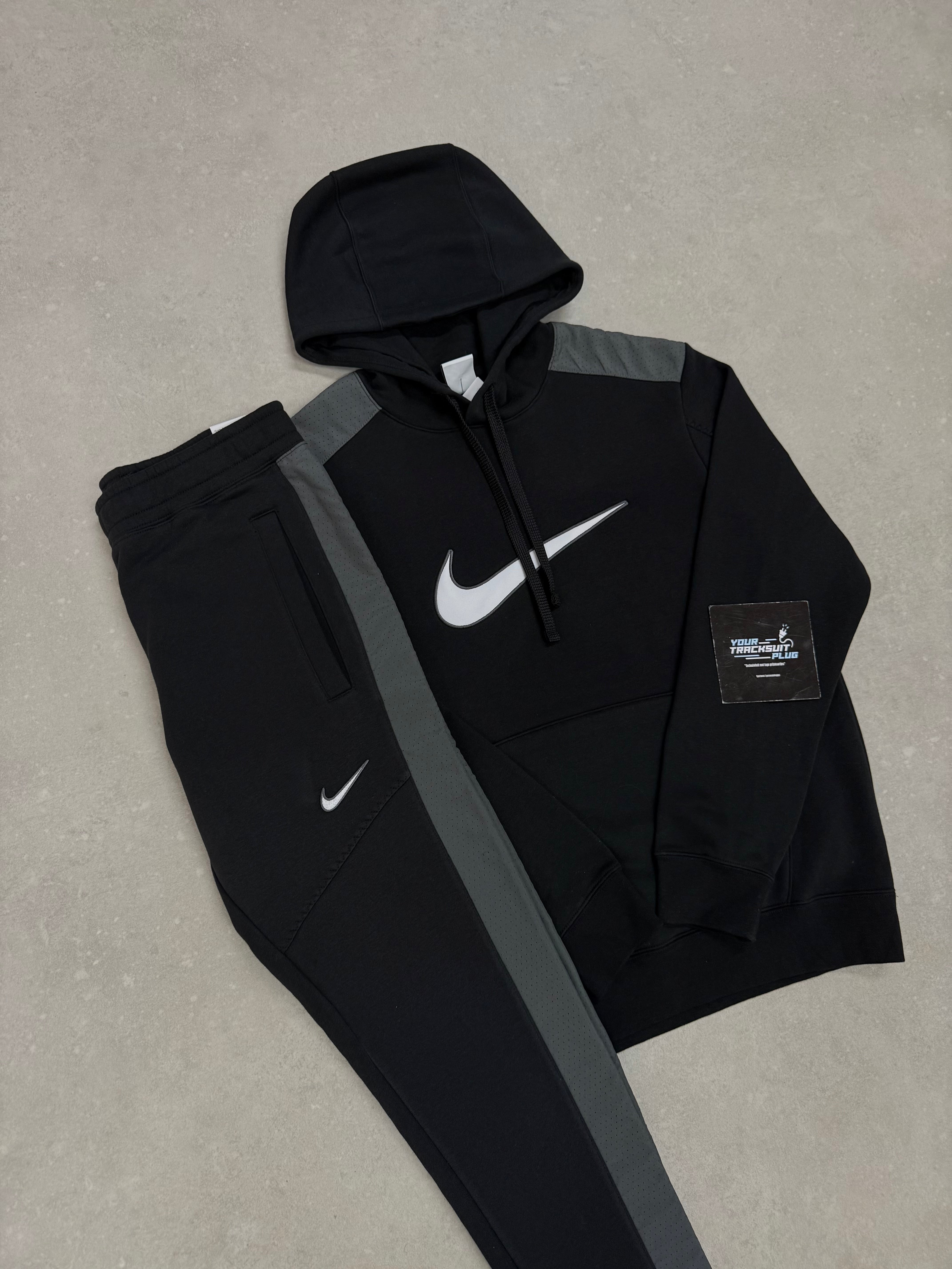 NIKE TRACKSUIT