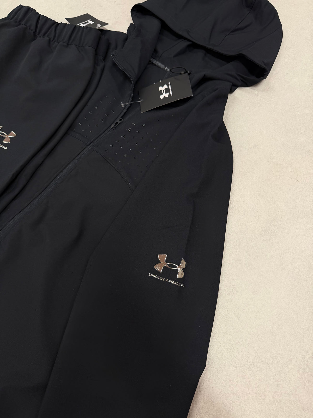 UNDER ARMOUR TRACKSUIT BLACK // THE LATEST
