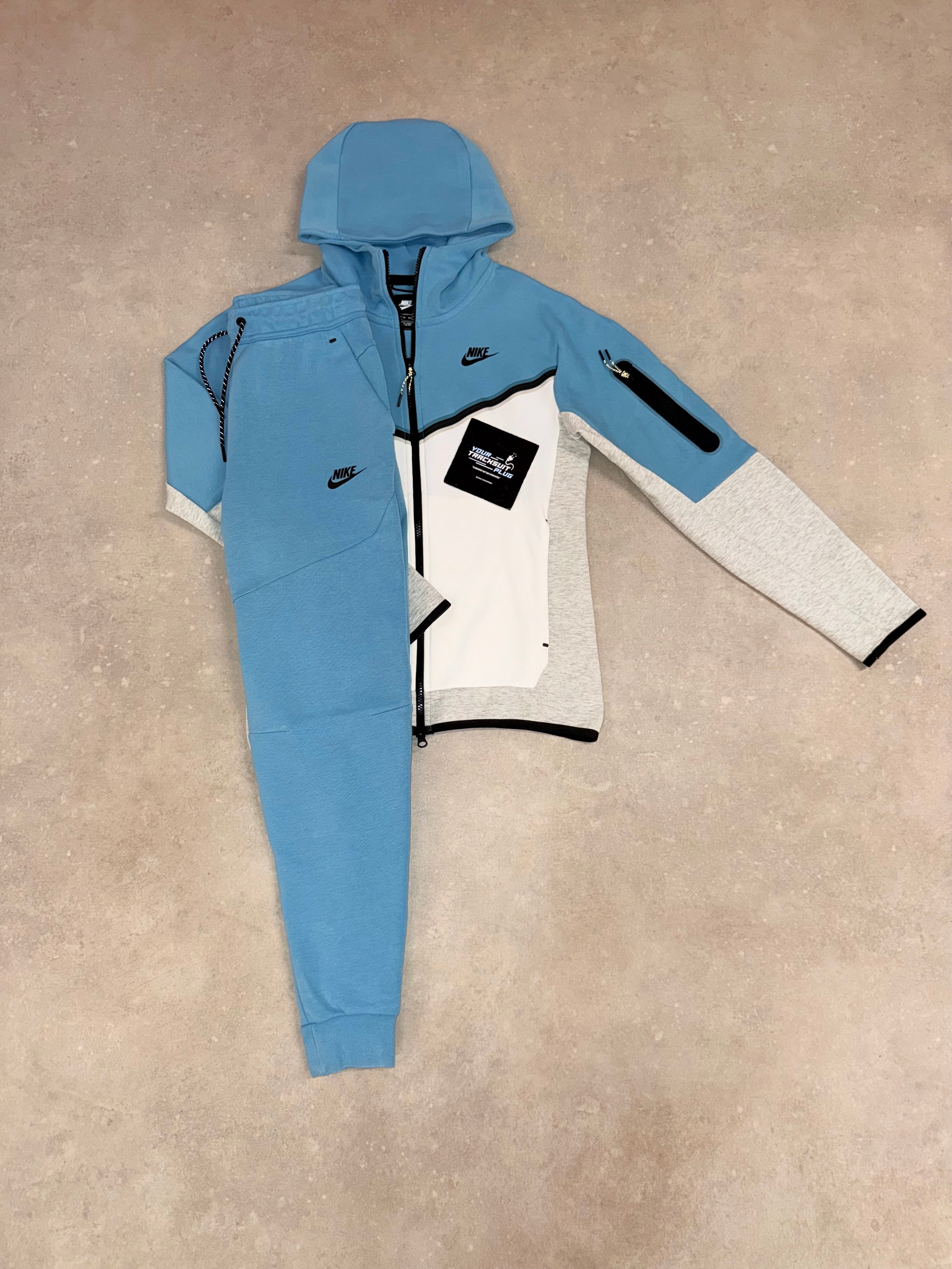 NIKE TECH FLEECE OLD SEASON // EXCLUSIVE BABY BLUE & WHITE