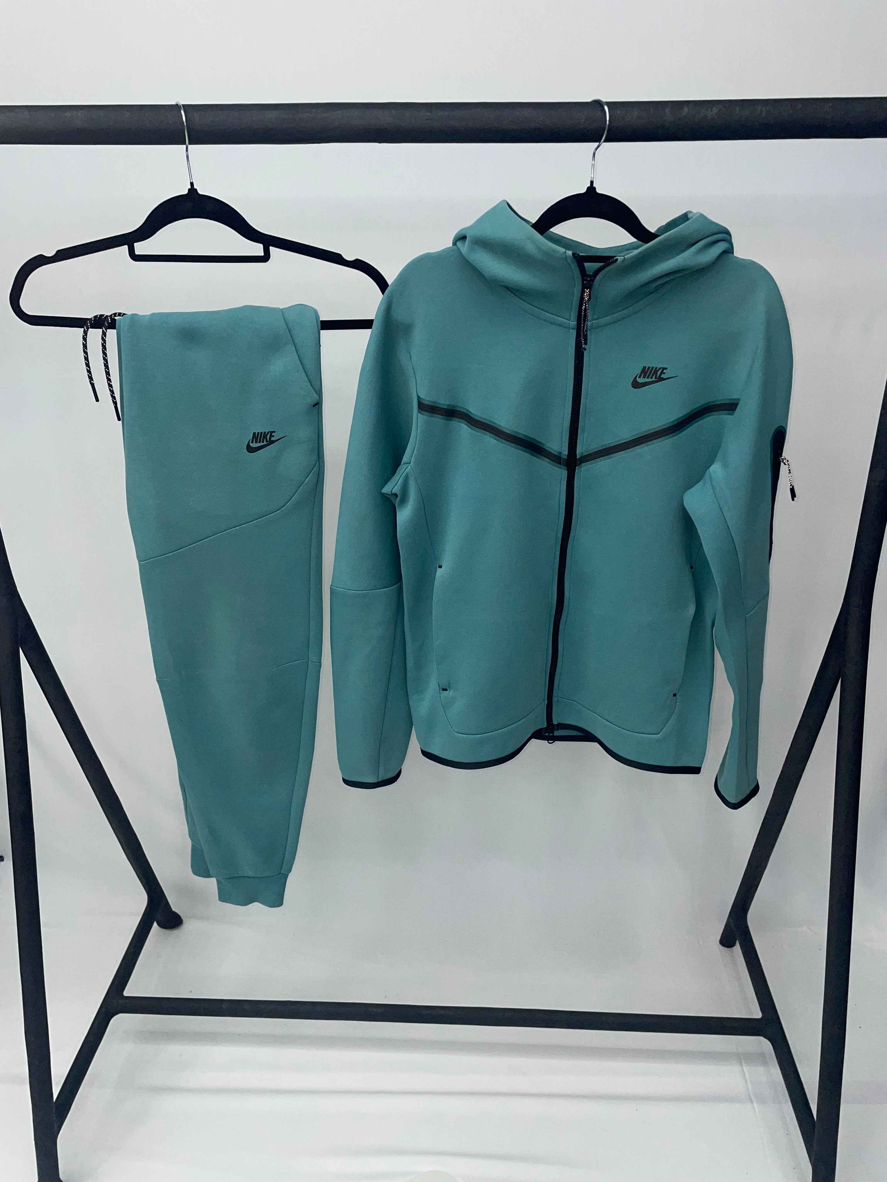 NIKE TECH FLEECE OLD SEASON