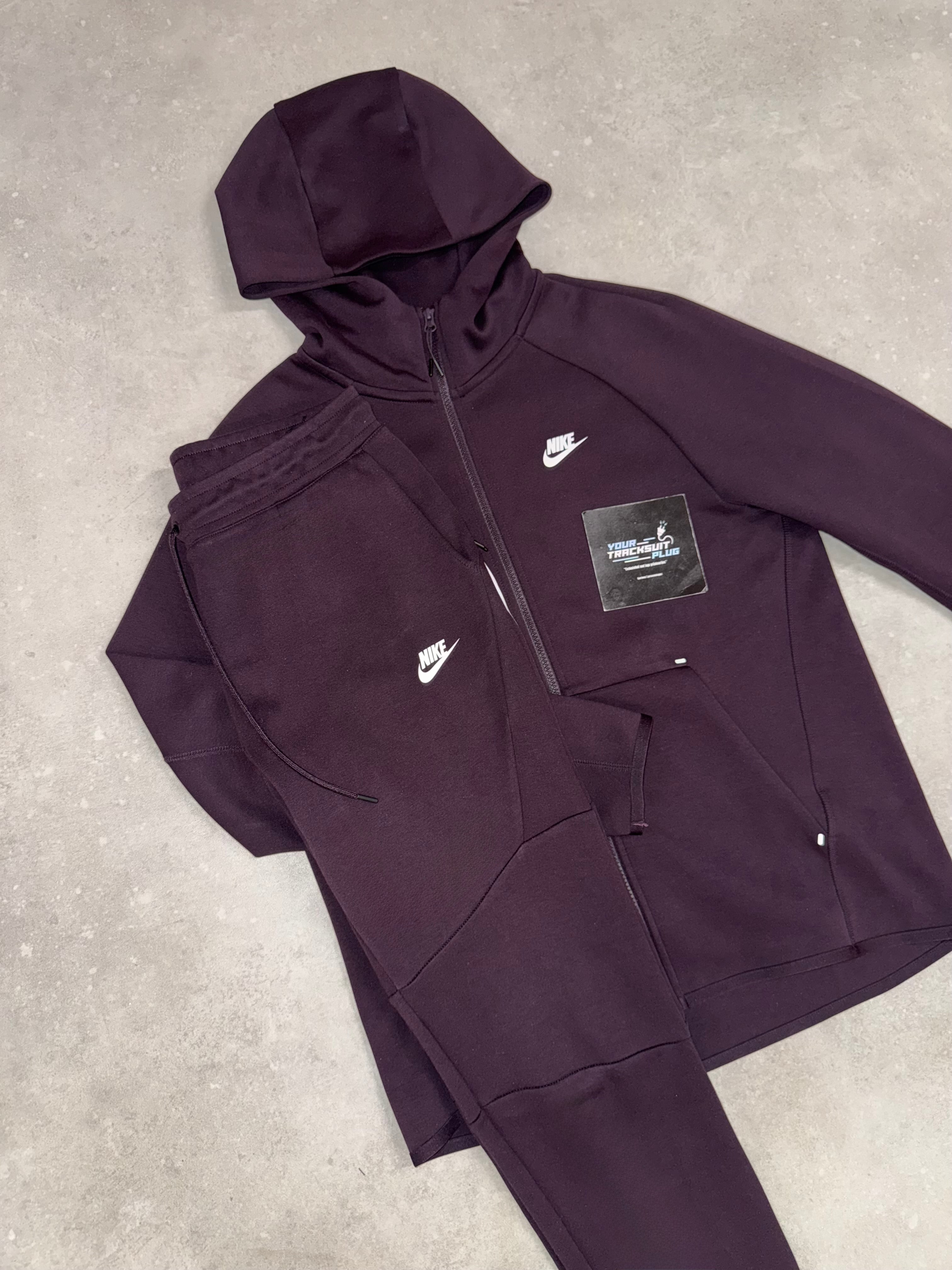 NIKE TECH FLEECE OLD SEASON BORDEAUX RED // VERY EXCLUSIVE