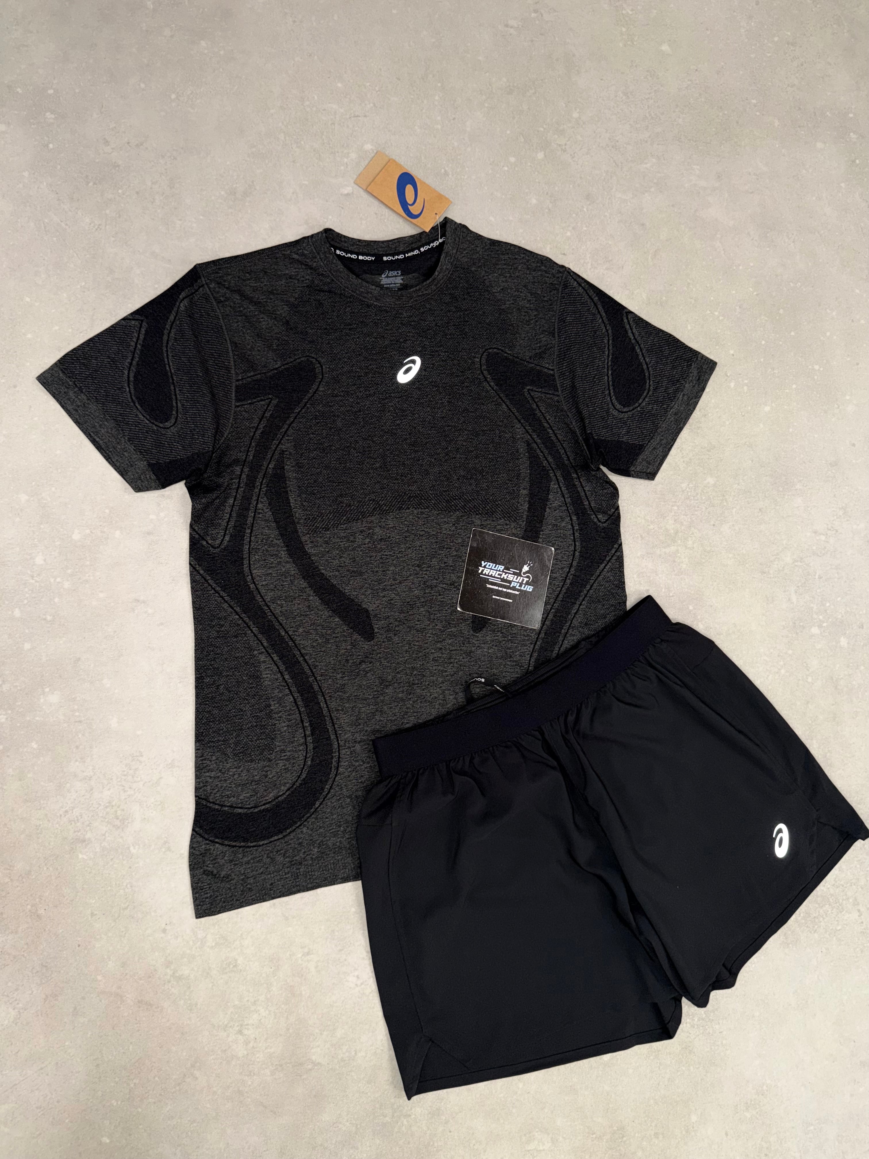 ASICS BLACK SUMMER SET // THE LATEST