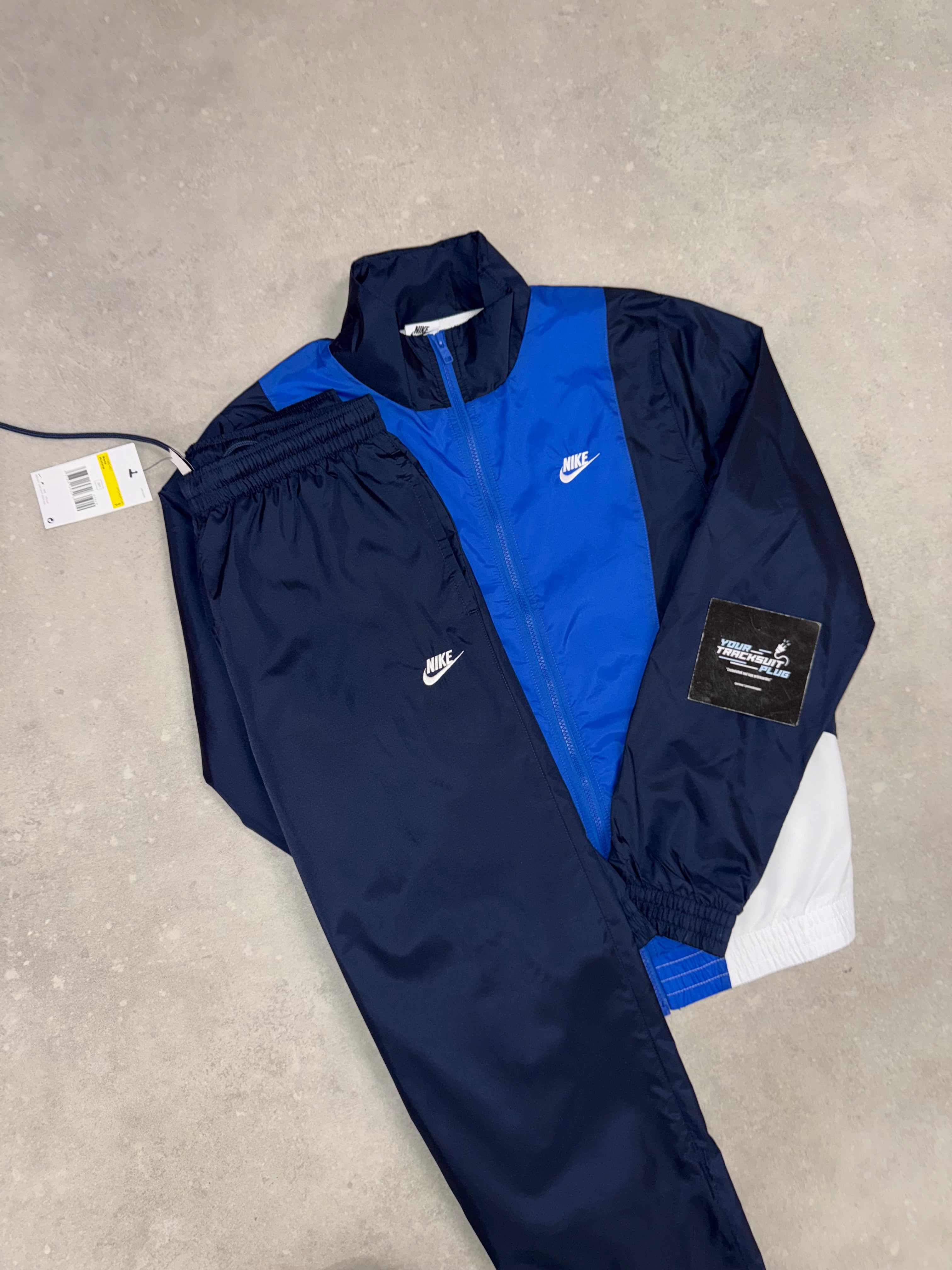 NIKE TRACKSUIT