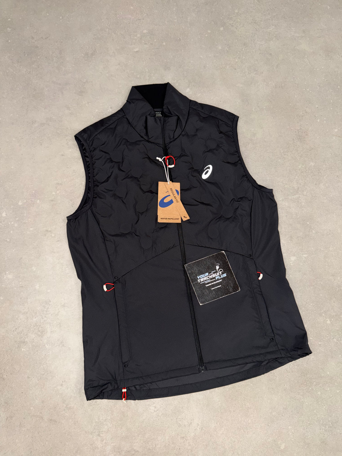 ASICS BODYWARMER BLACK // THE LATEST