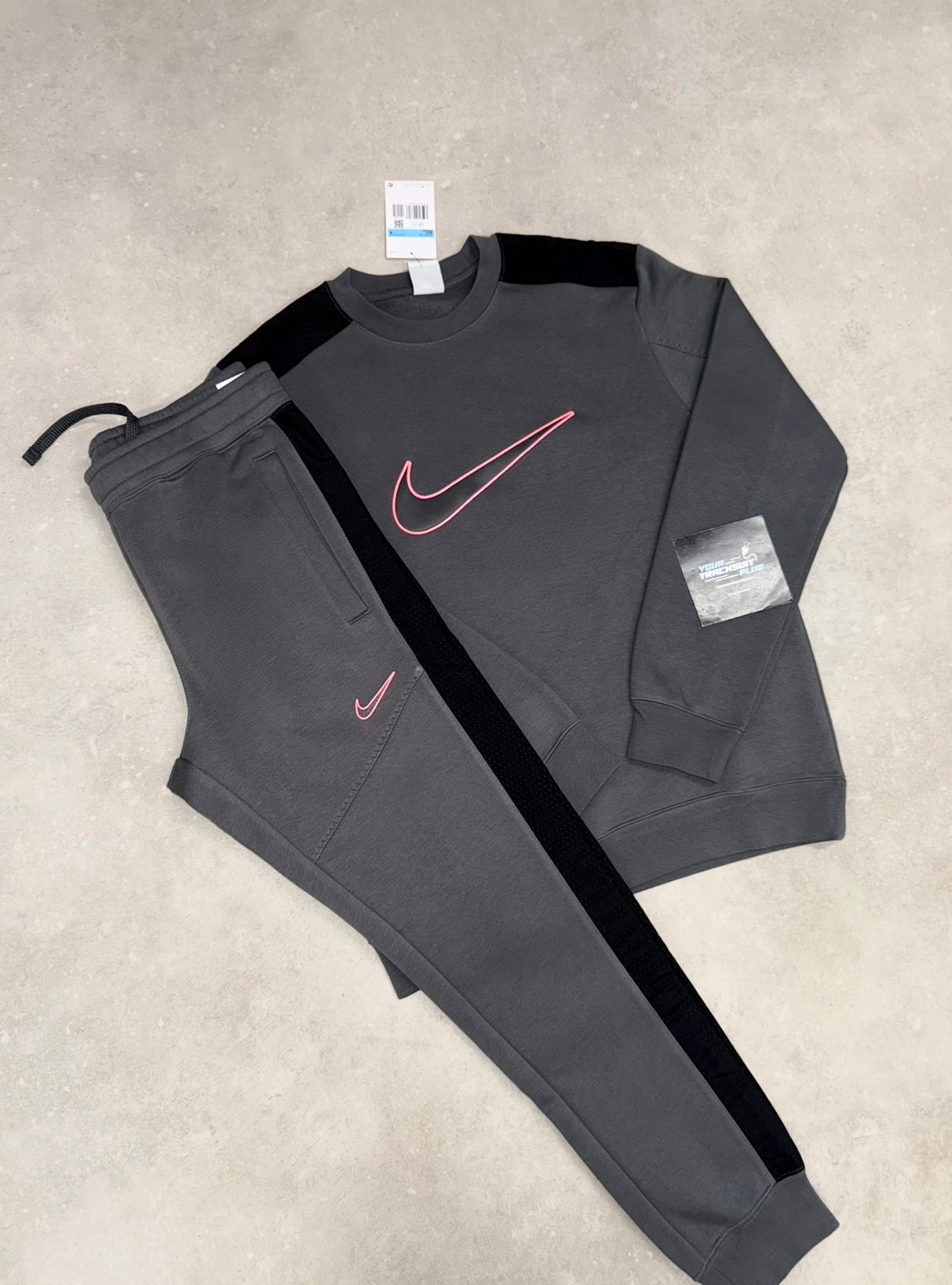 NIKE TRACKSUIT